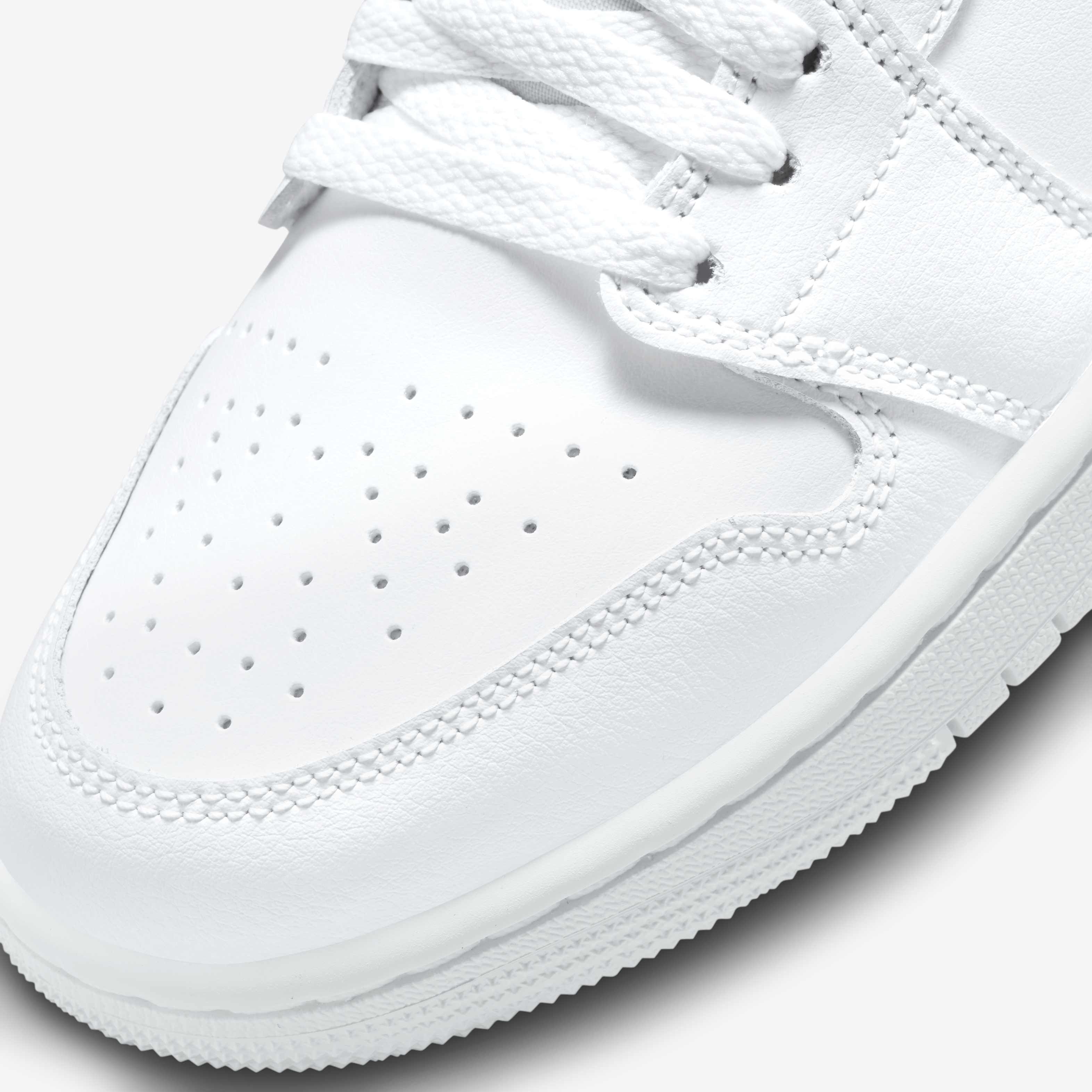 Air Jordan 1 Low Shoe image number 5