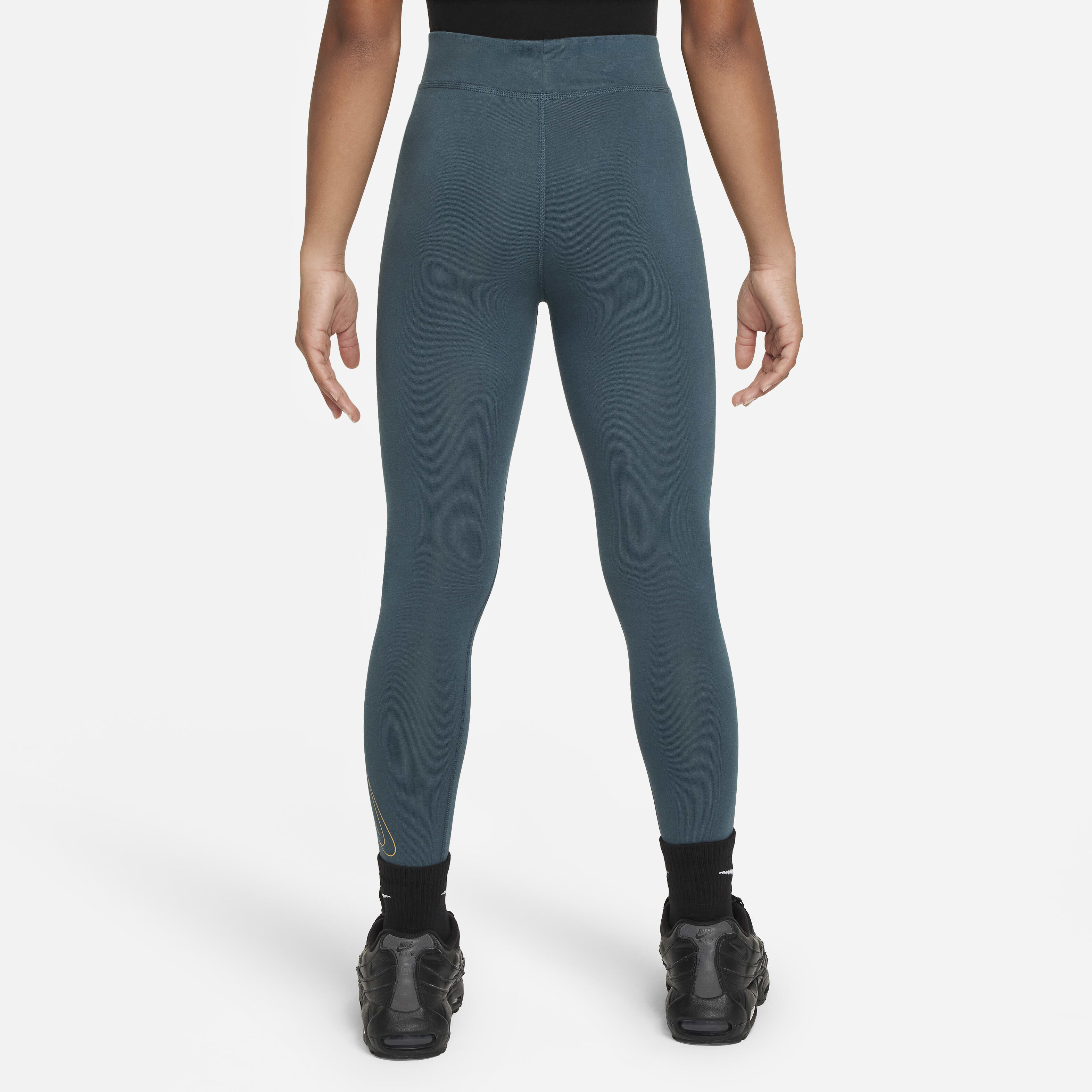 Nike Sportswear Favourites image number 1