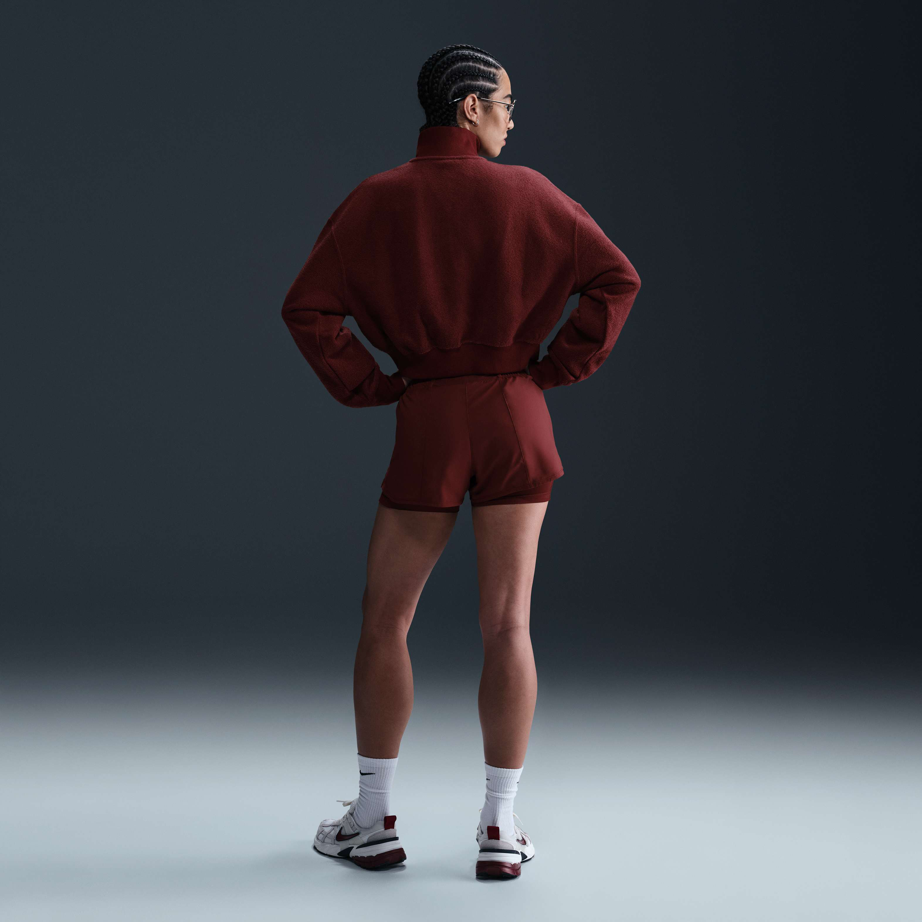 نايكي سبورتسوير فينكس بلش image number 4