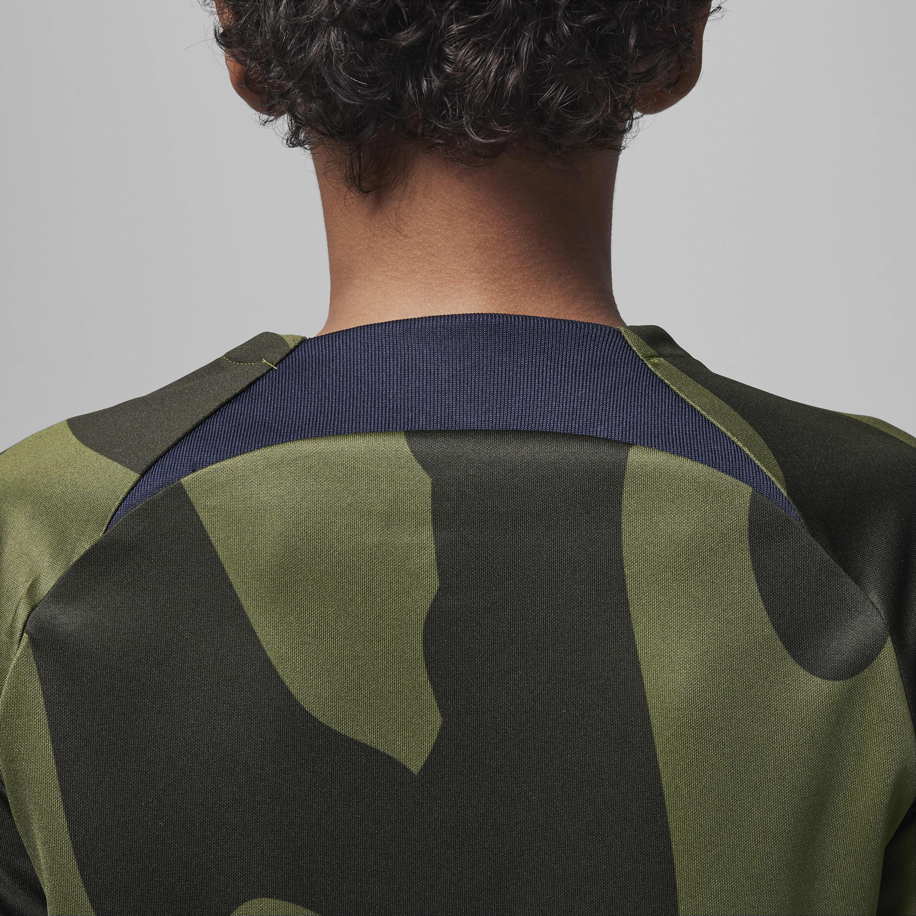 Paris Saint-Germain Academy Pro Fourth image number 3