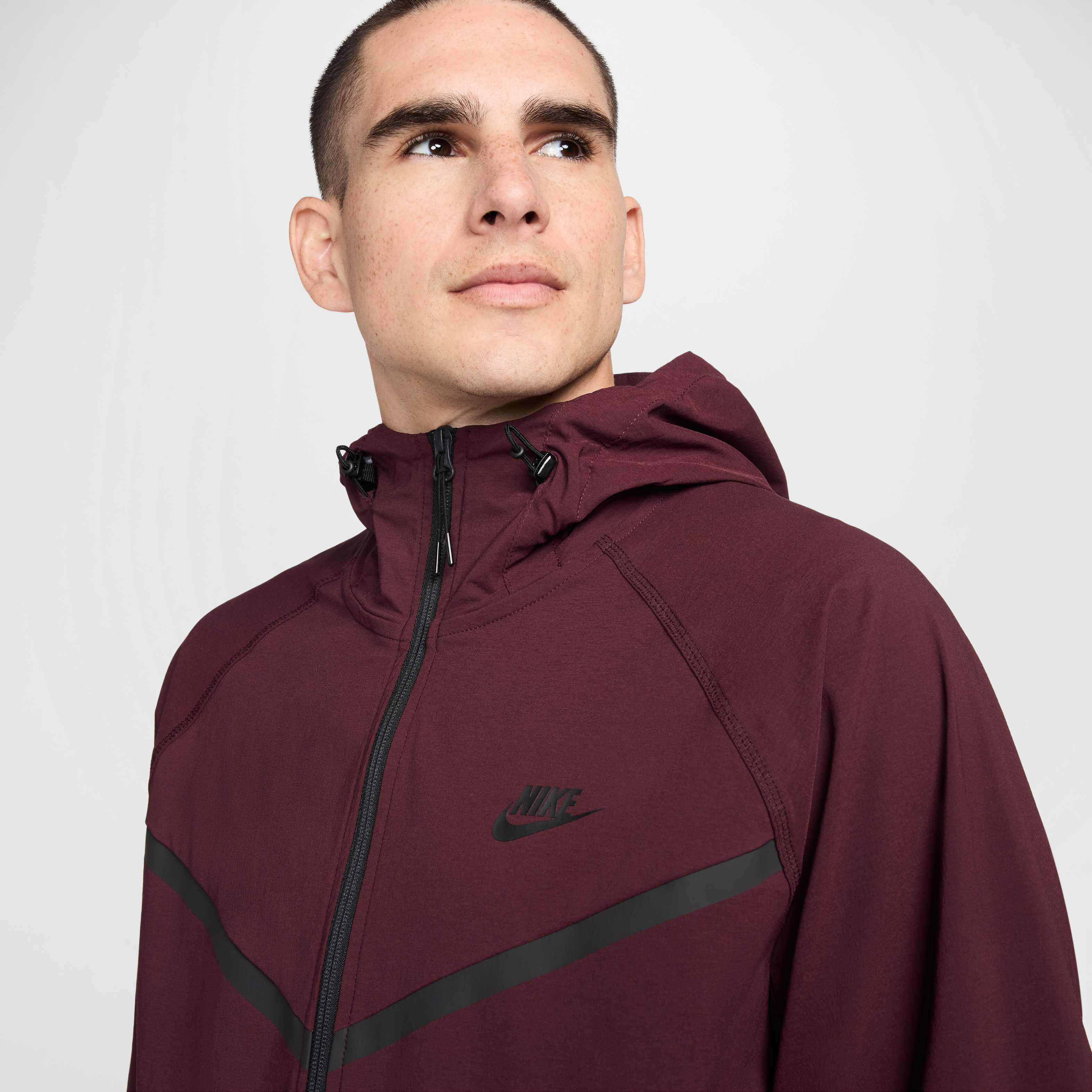 نايكي تك ويندرانر image number 2
