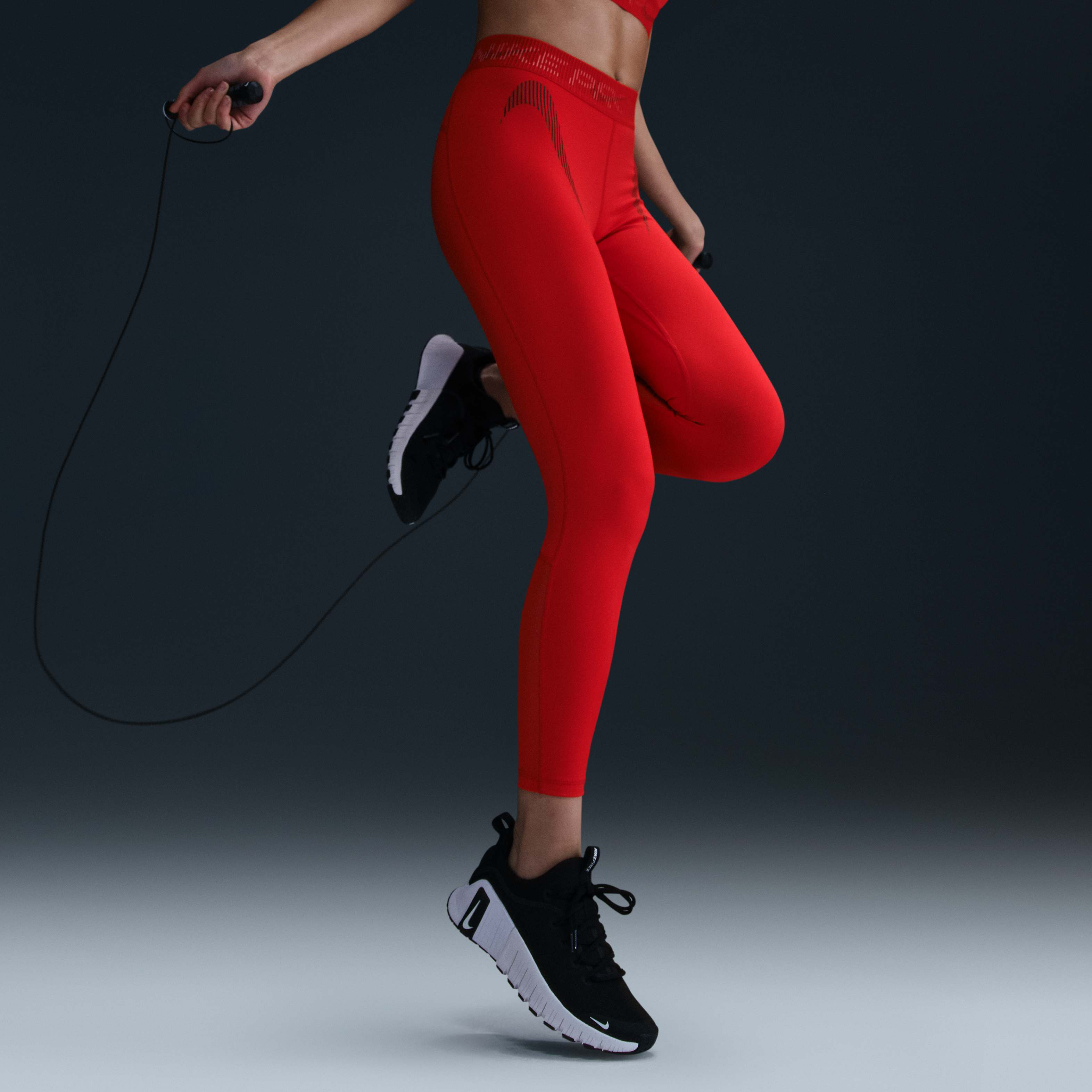 Nike Pro image number 4