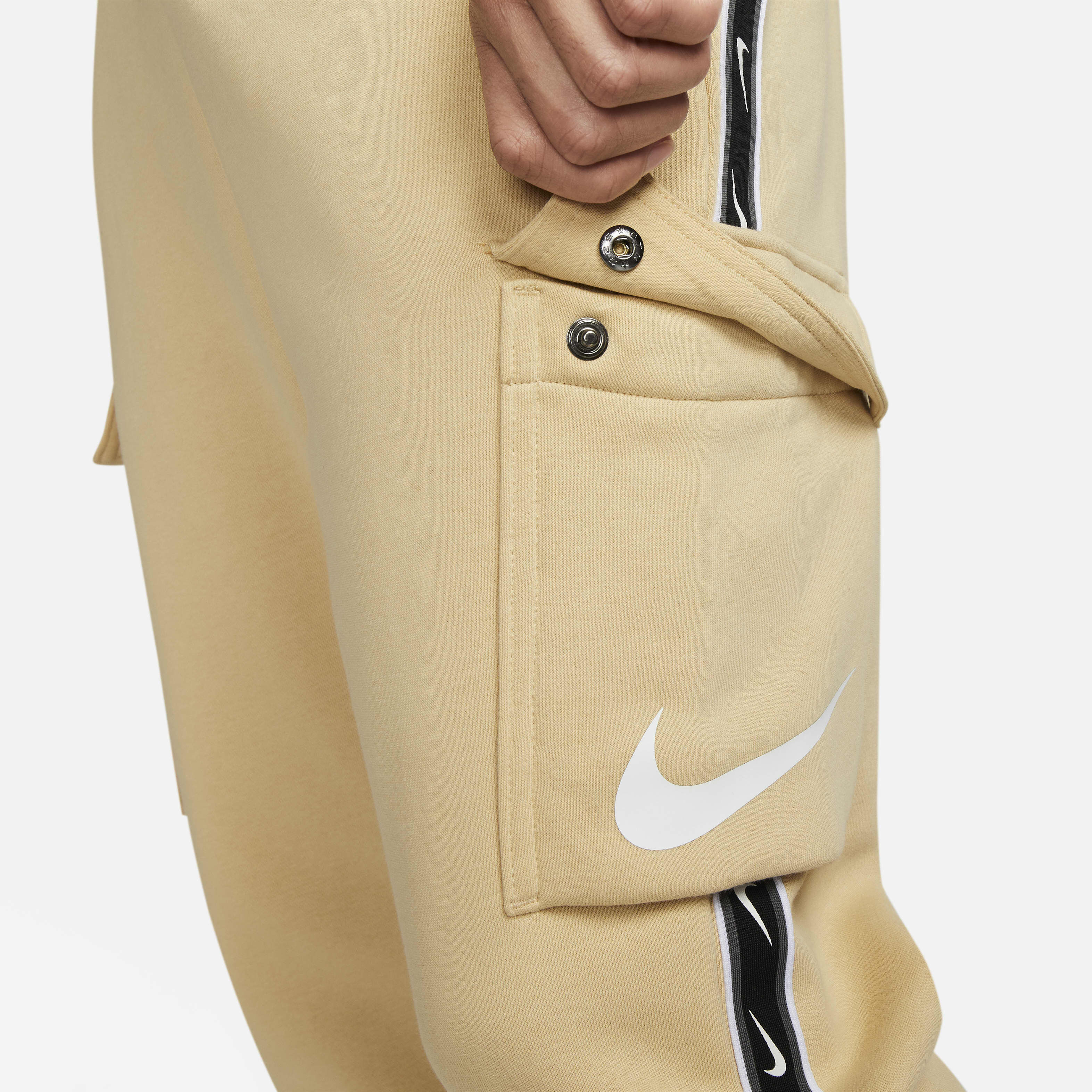 Nike Sportswear Repeat image number 3