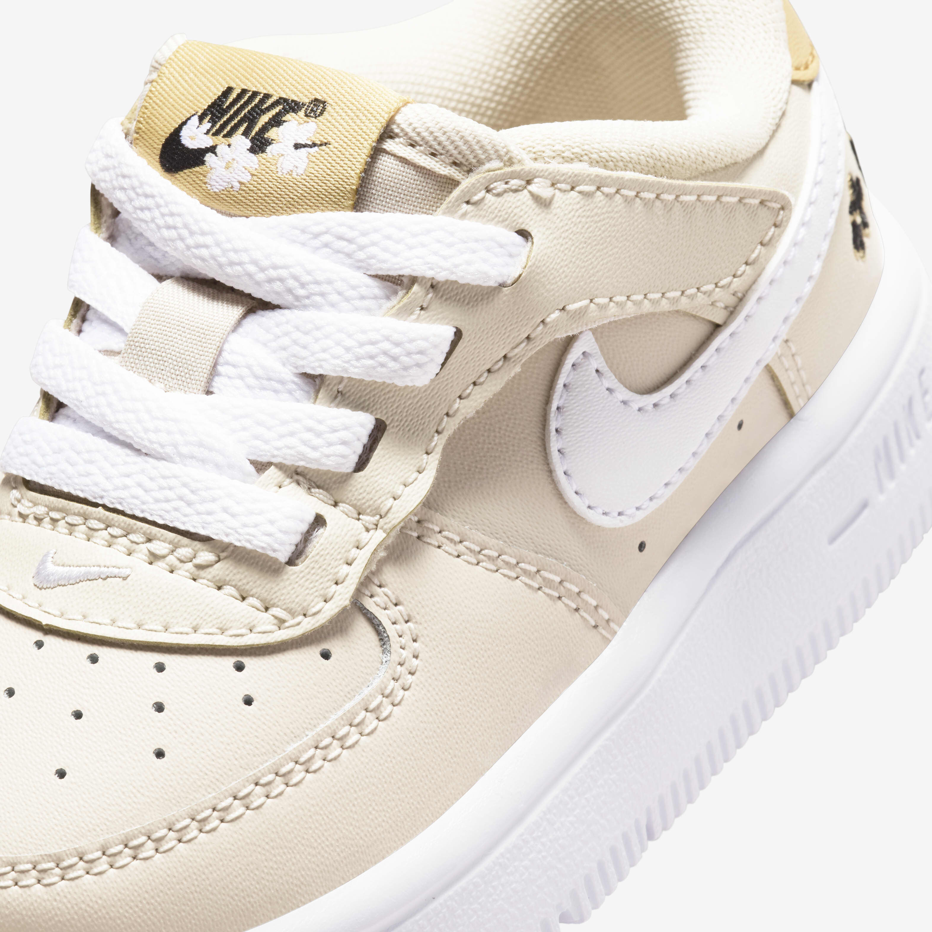 Nike Force 1 Low SE EasyOn image number 6