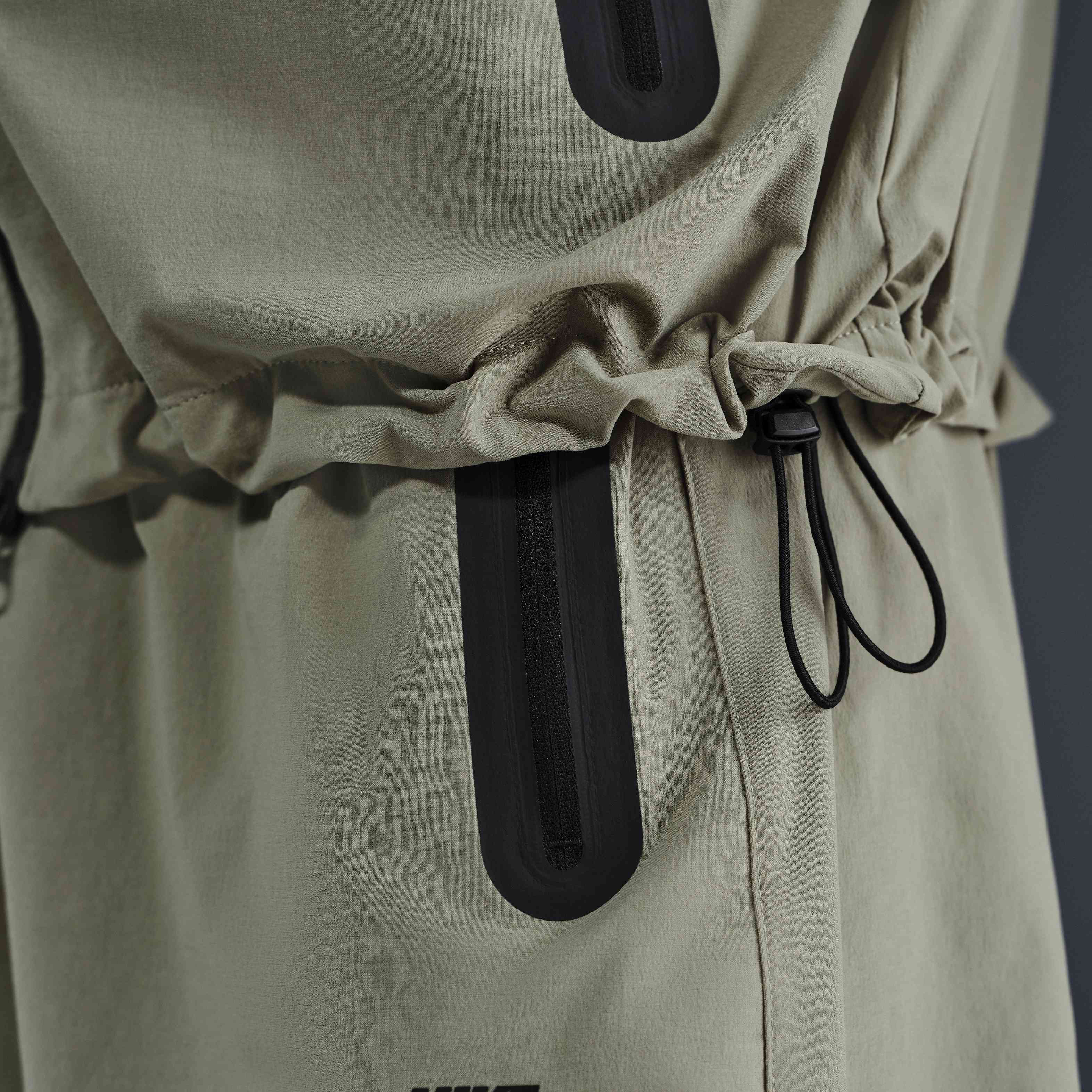 نايكي تك ويندرانر image number 5