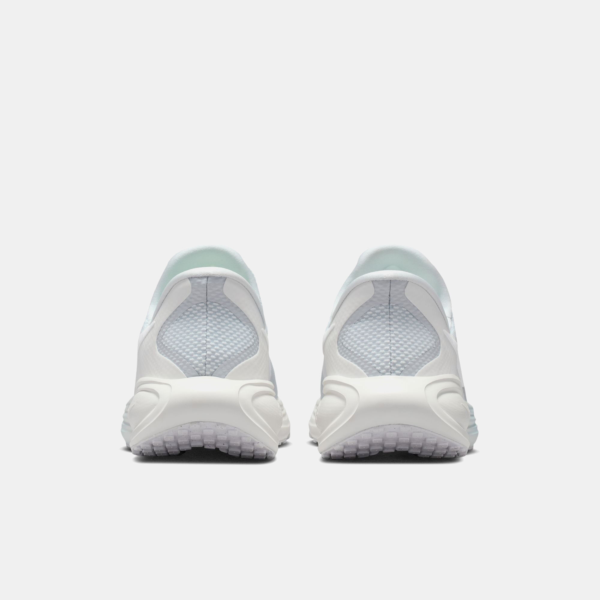 Nike Revolution 8 EasyOn image number 1