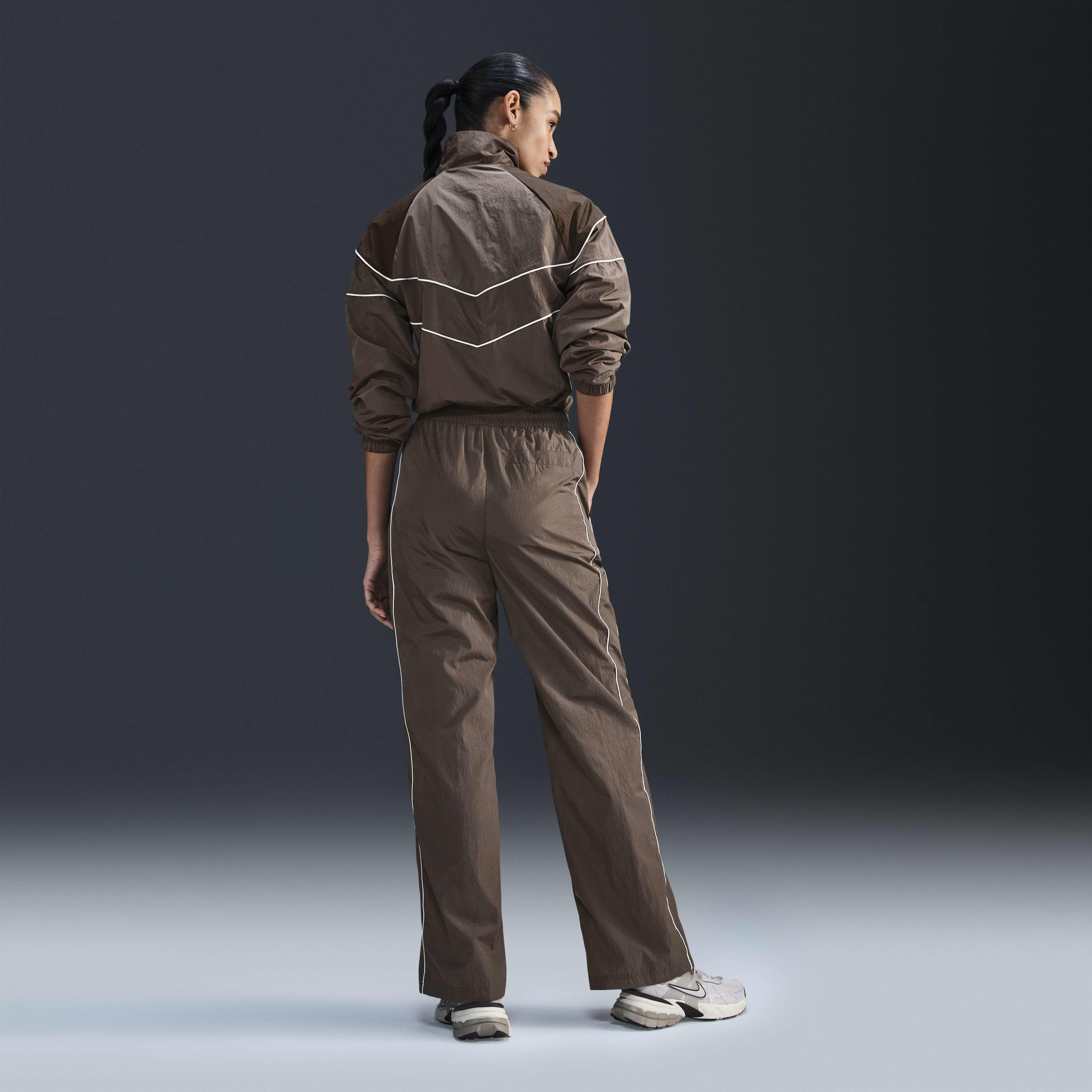 Nike Windrunner image number 4