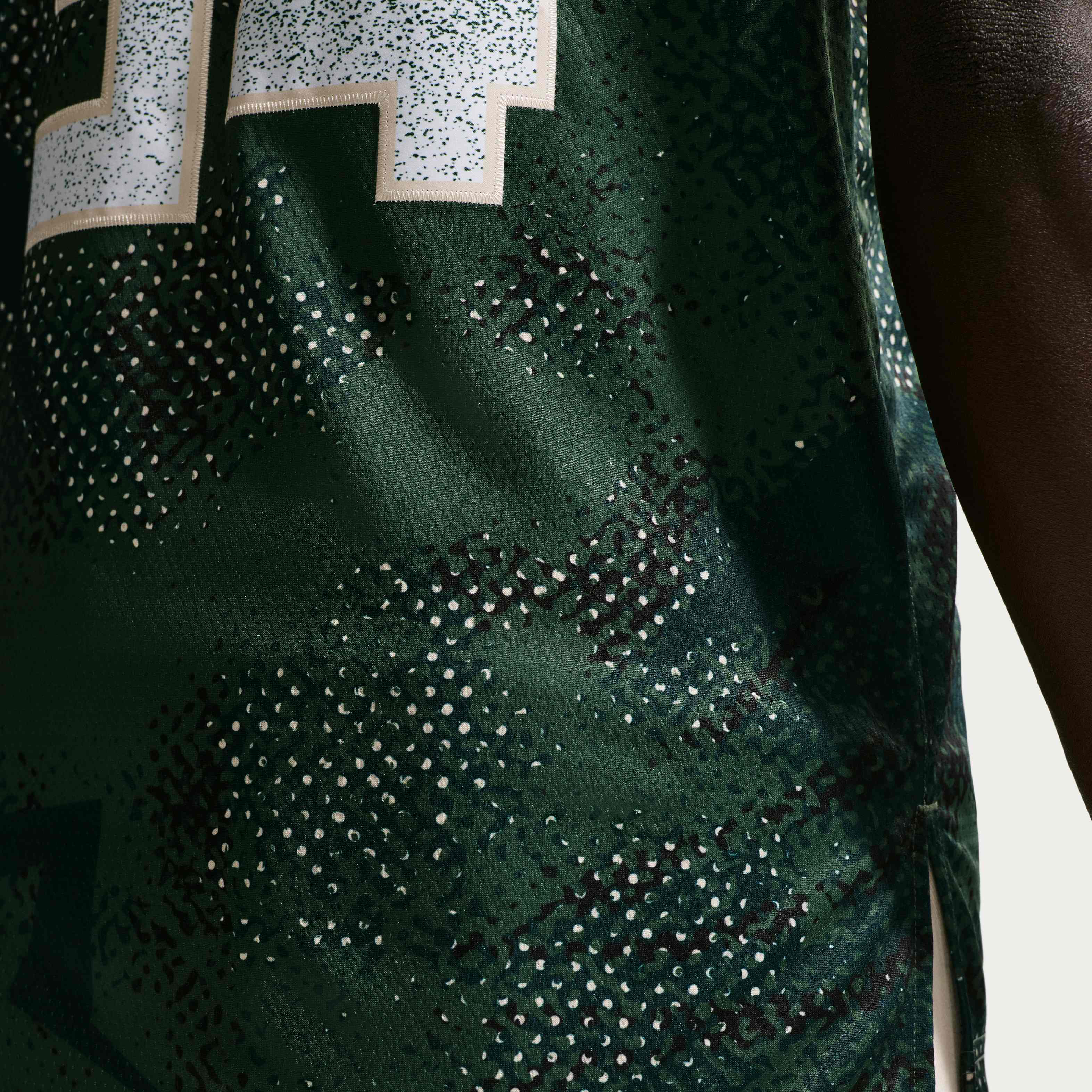 Giannis Antetokounmpo Milwaukee Bucks 2025/26 Select Series image number 4