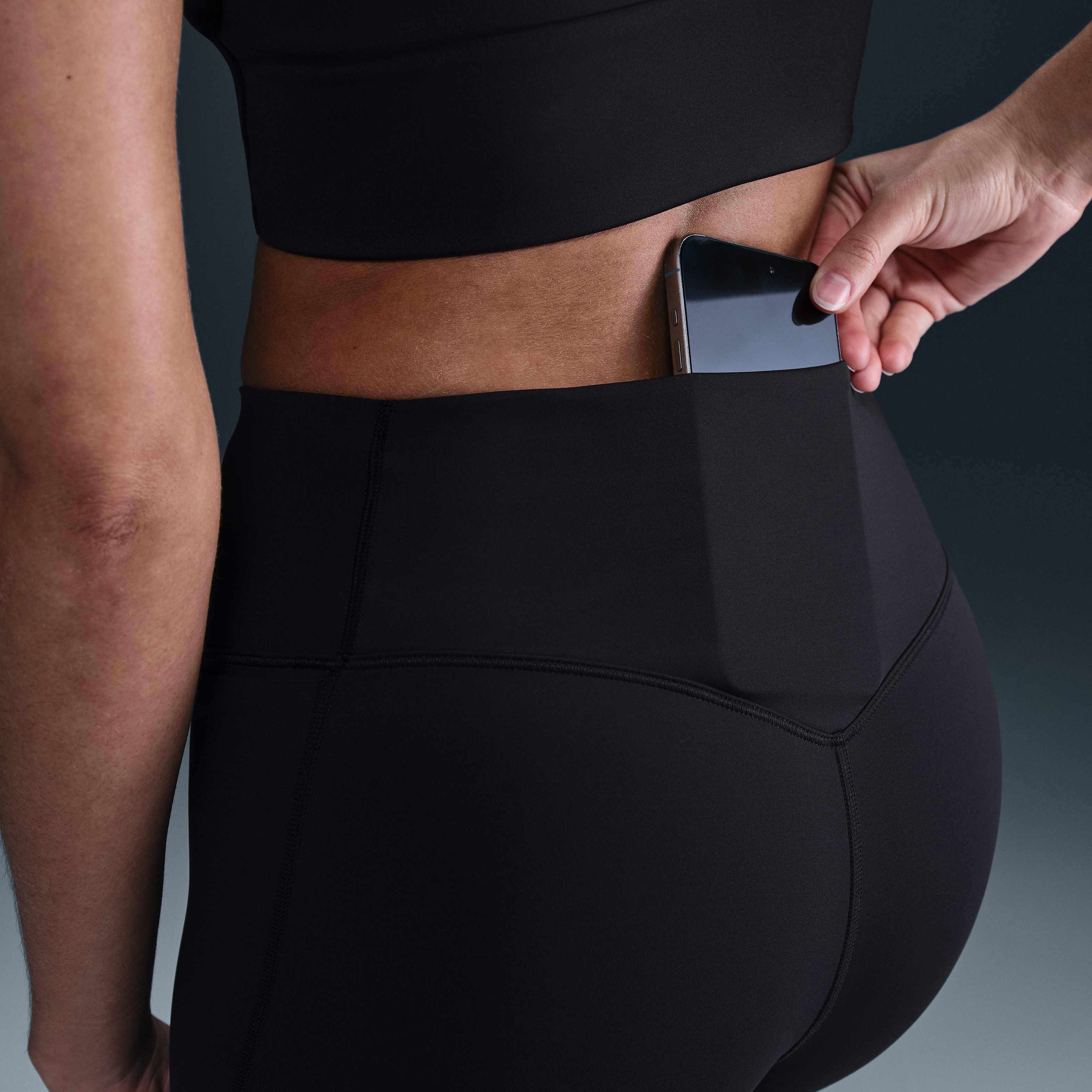 نايكي يونيفيرسا image number 5