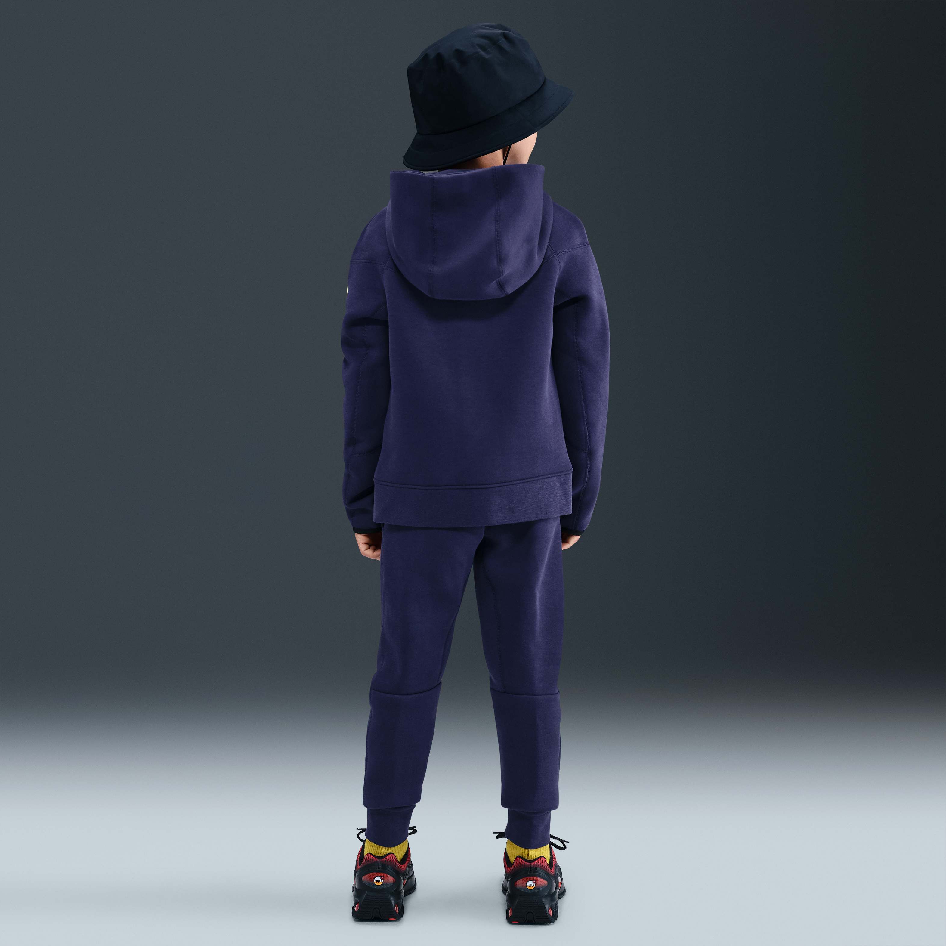 برشلونة تك image number 3