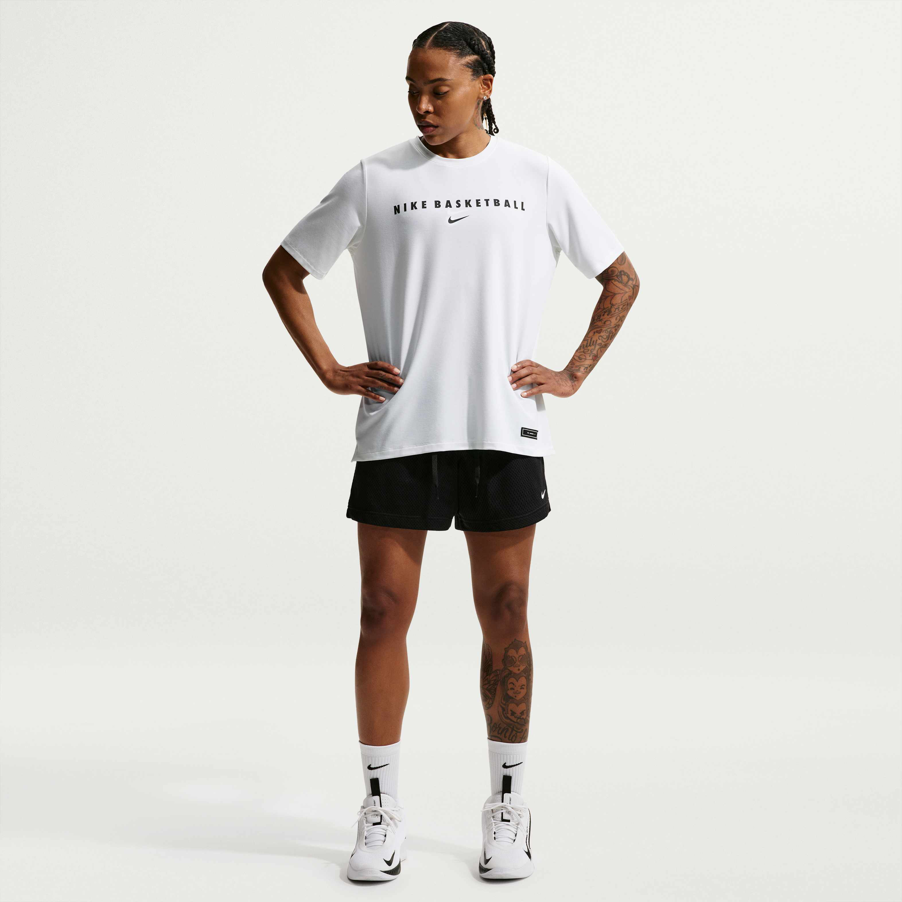 Nike Essential image number 0