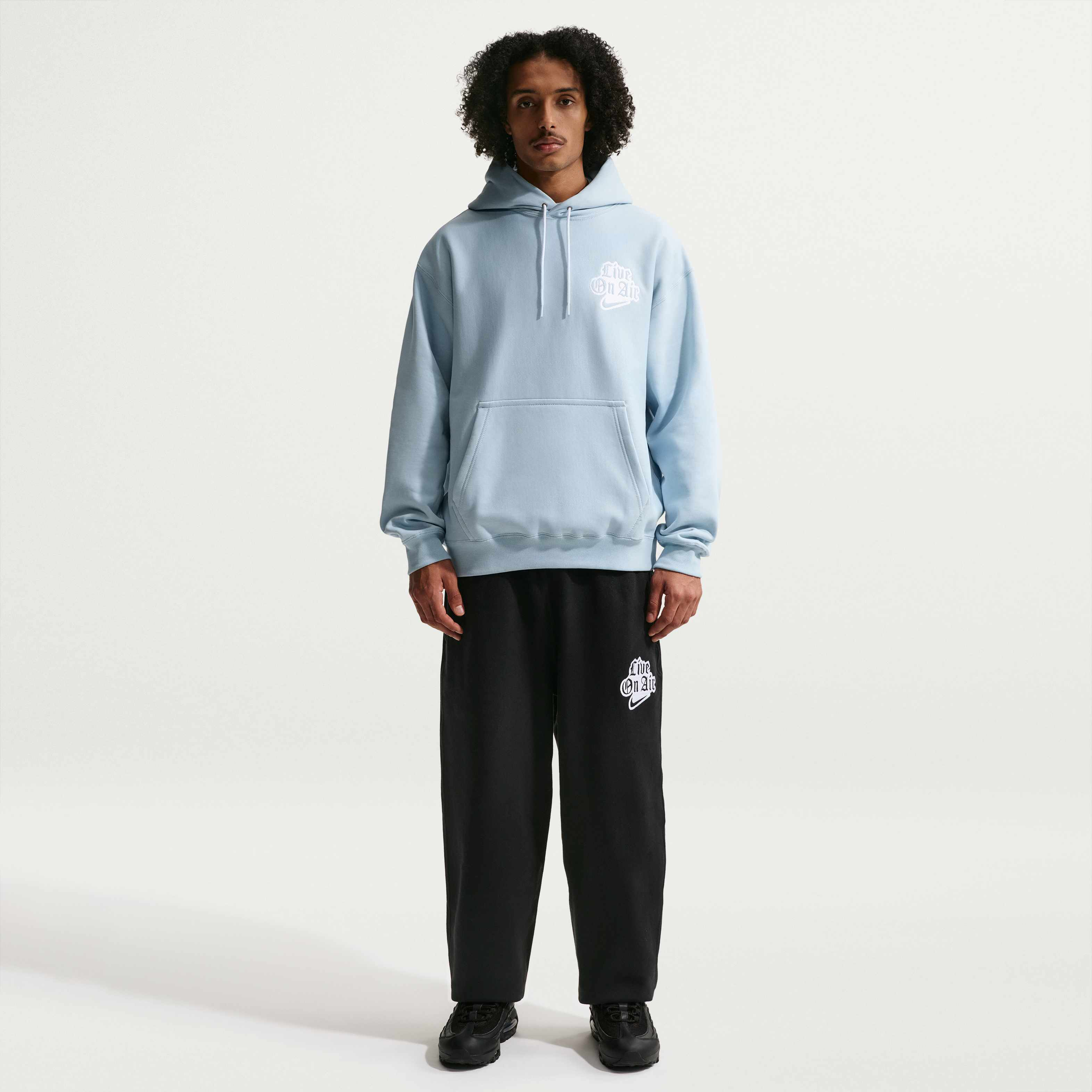 Nike Solo Swoosh image number 3