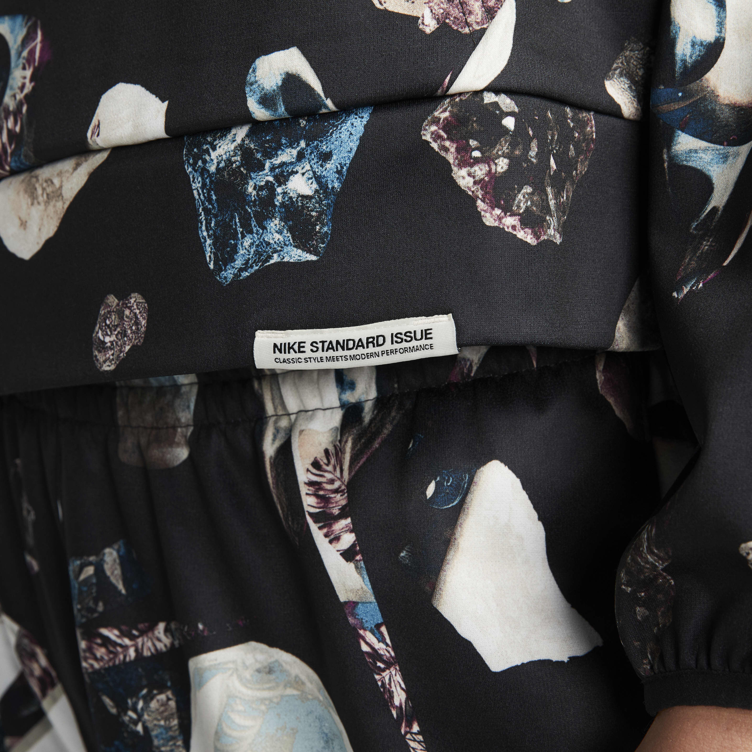 نايكي دراي-فت ستاندرد ايشيو image number 4