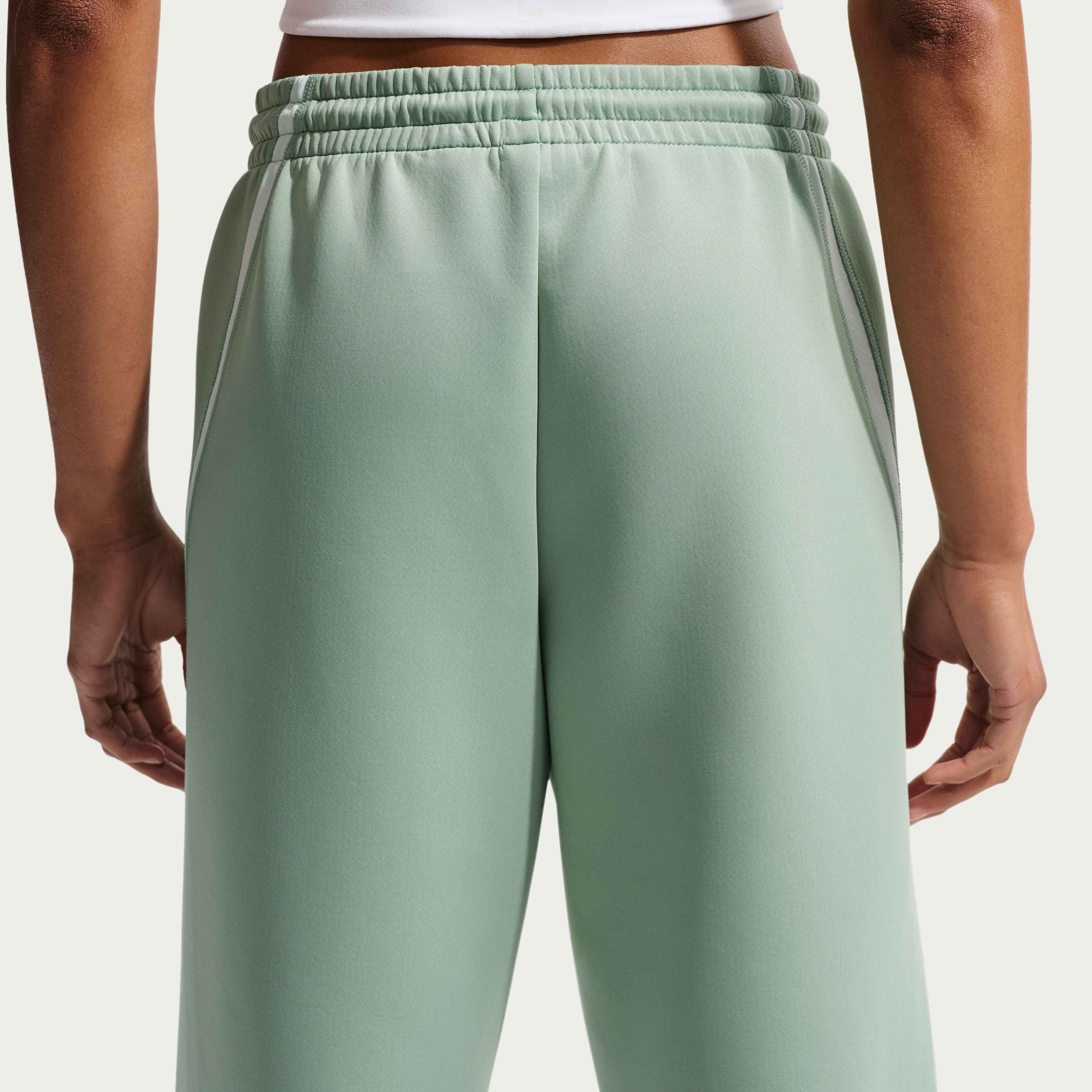 Nike Advantage image number 2