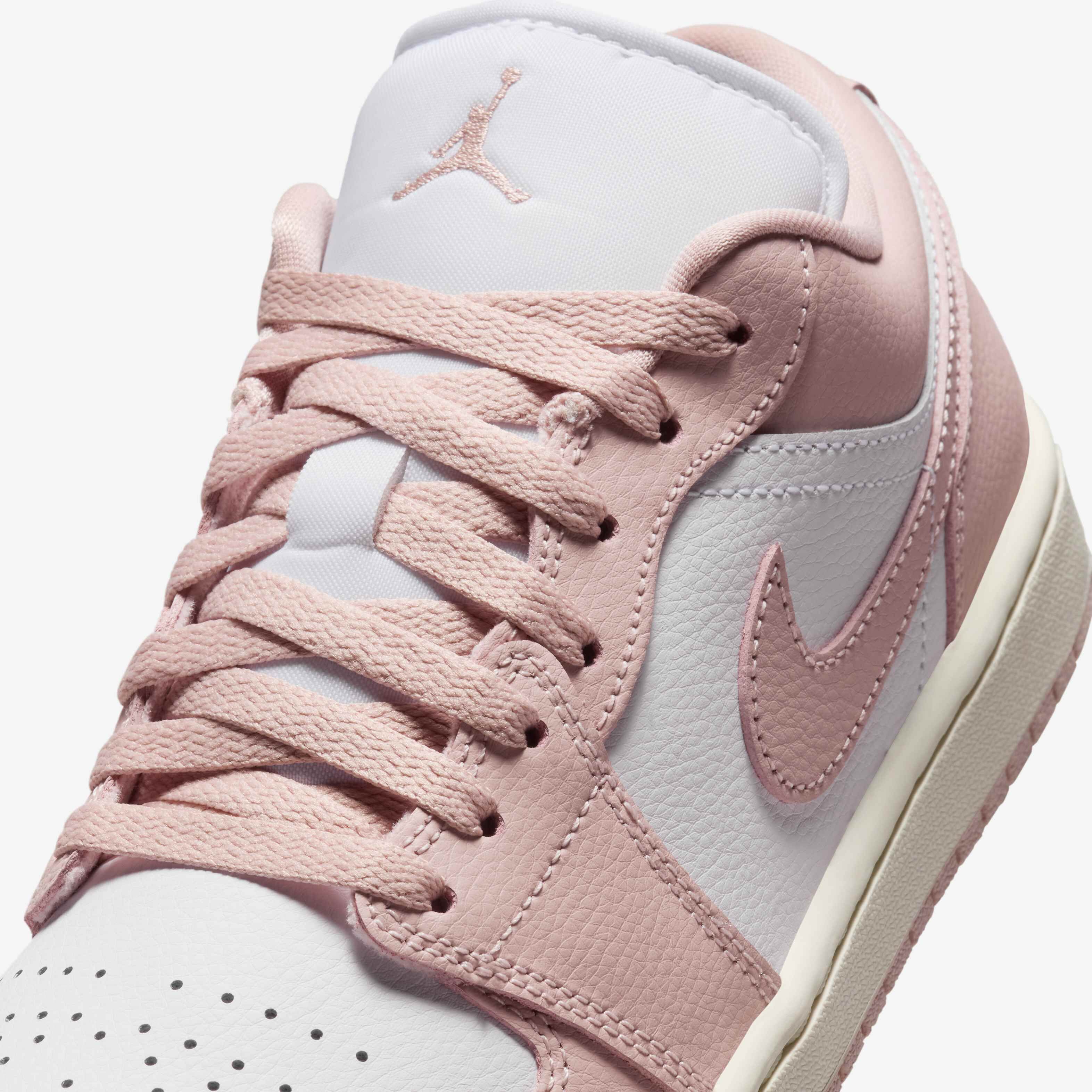 靴 Nike WMNS Air Jordan 1 Low \"Pink Oxford\" 最新リーク｜Nike WMNS Air Jordan 1 Low 