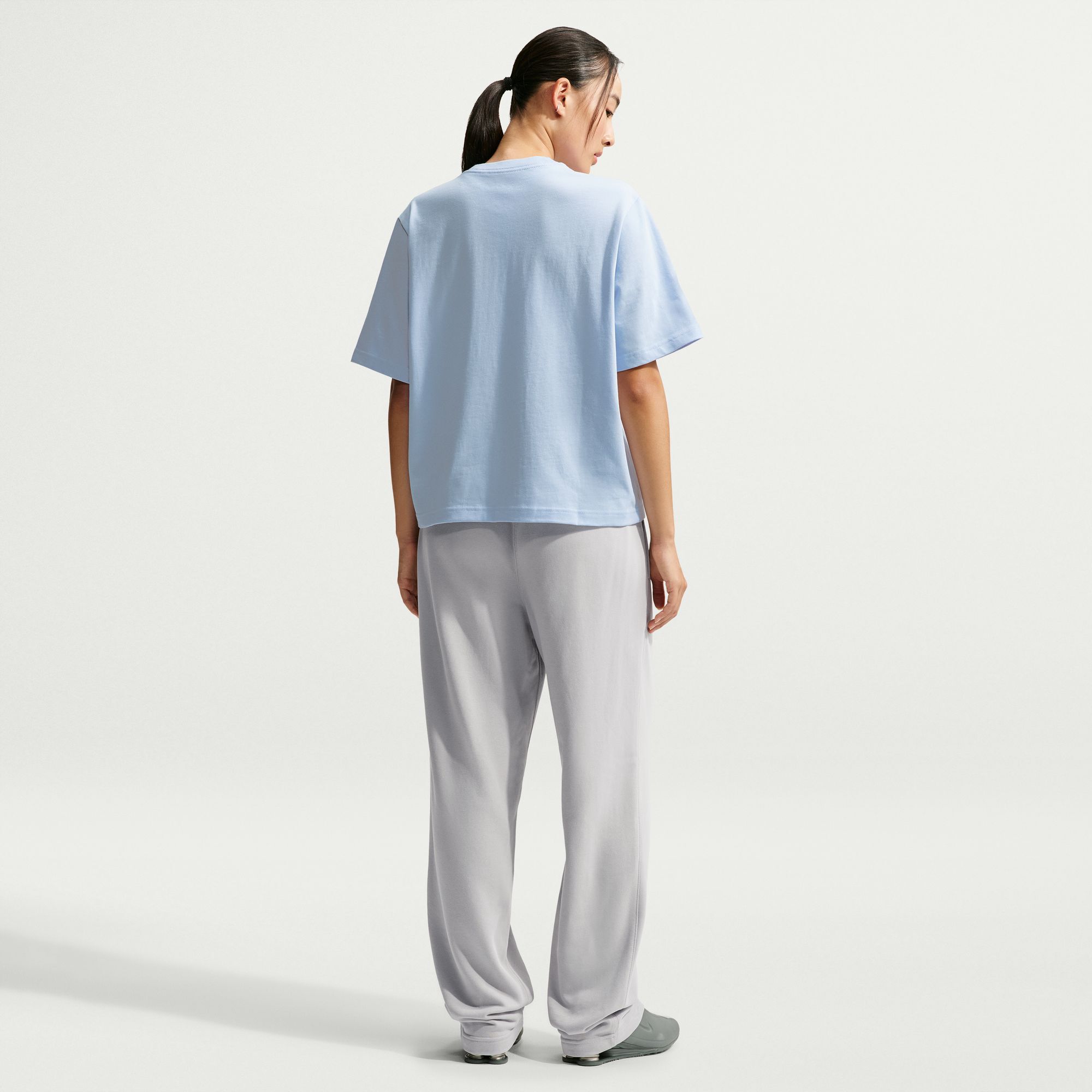 Nike Sportswear Essentials image number 1