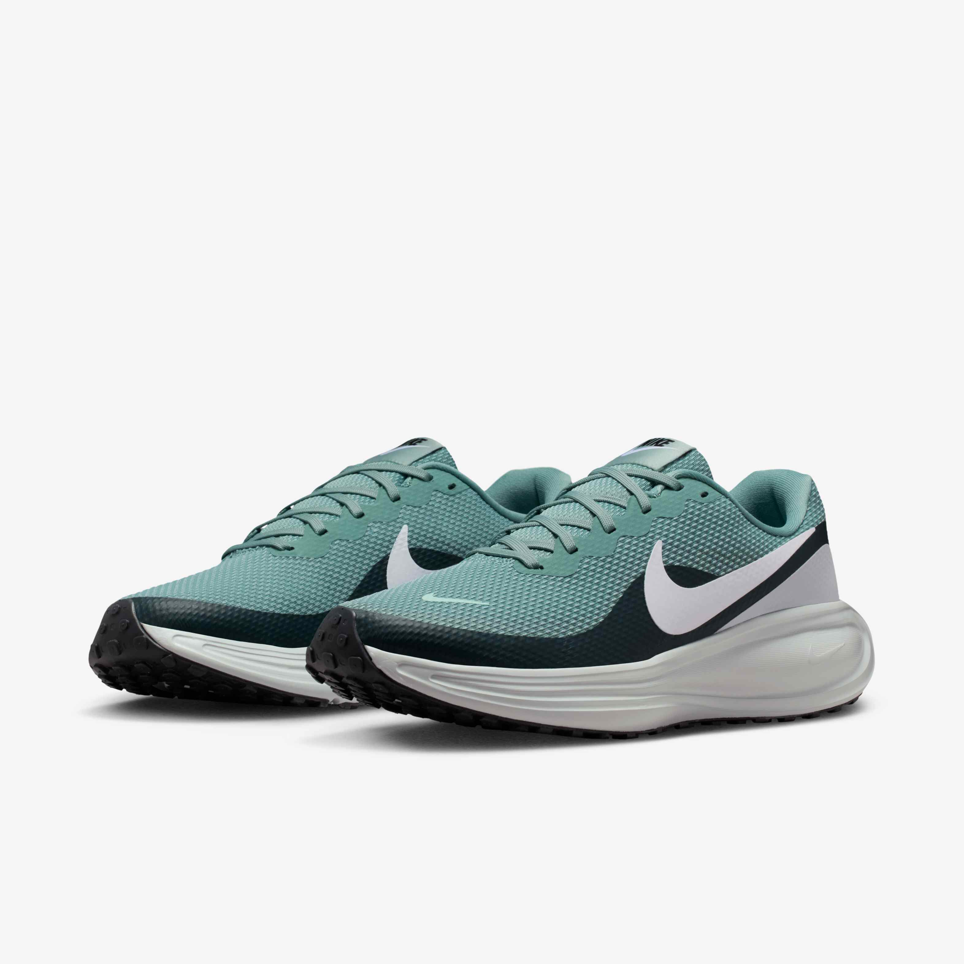 Nike Revolution 8 image number 4