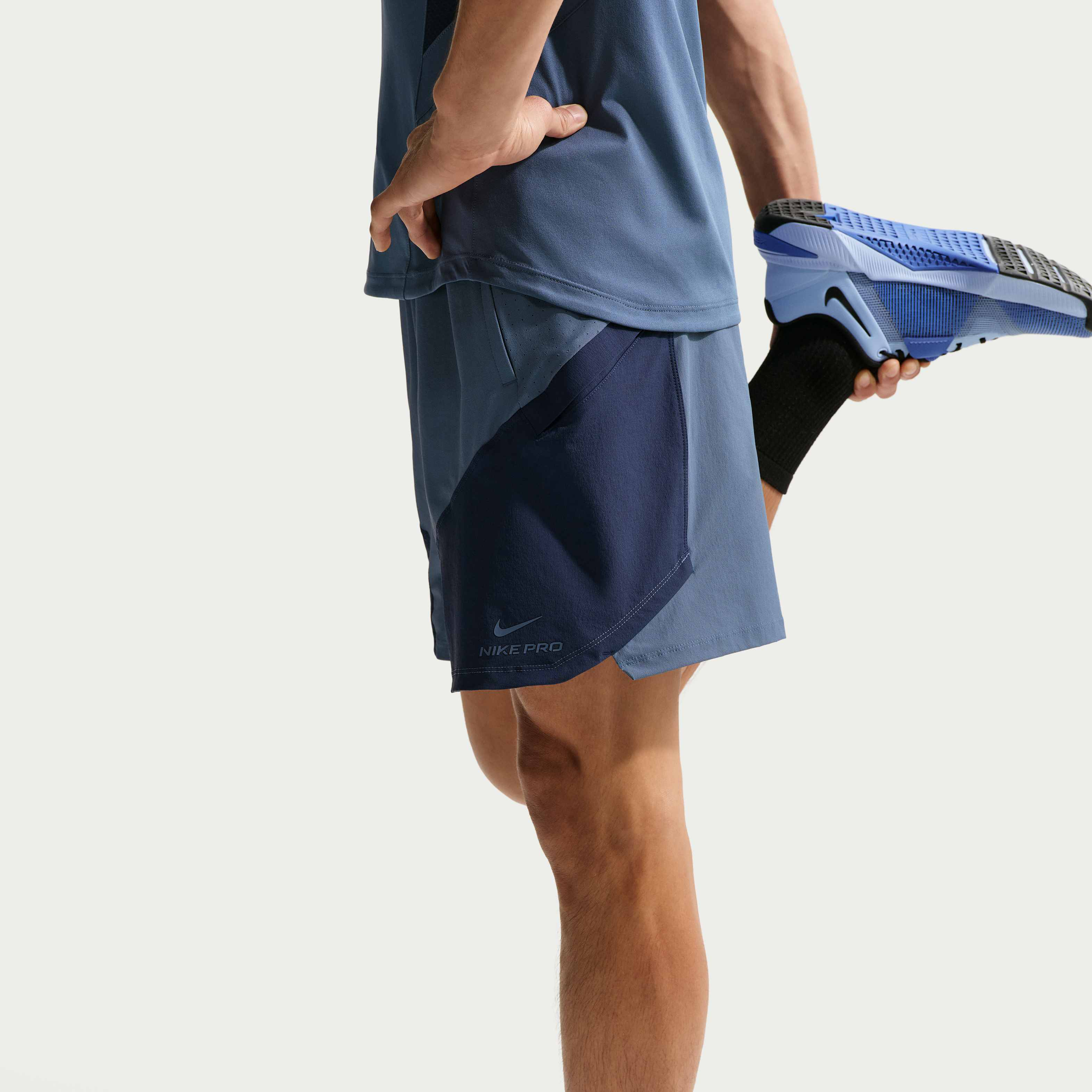 Nike Pro Training image number 3