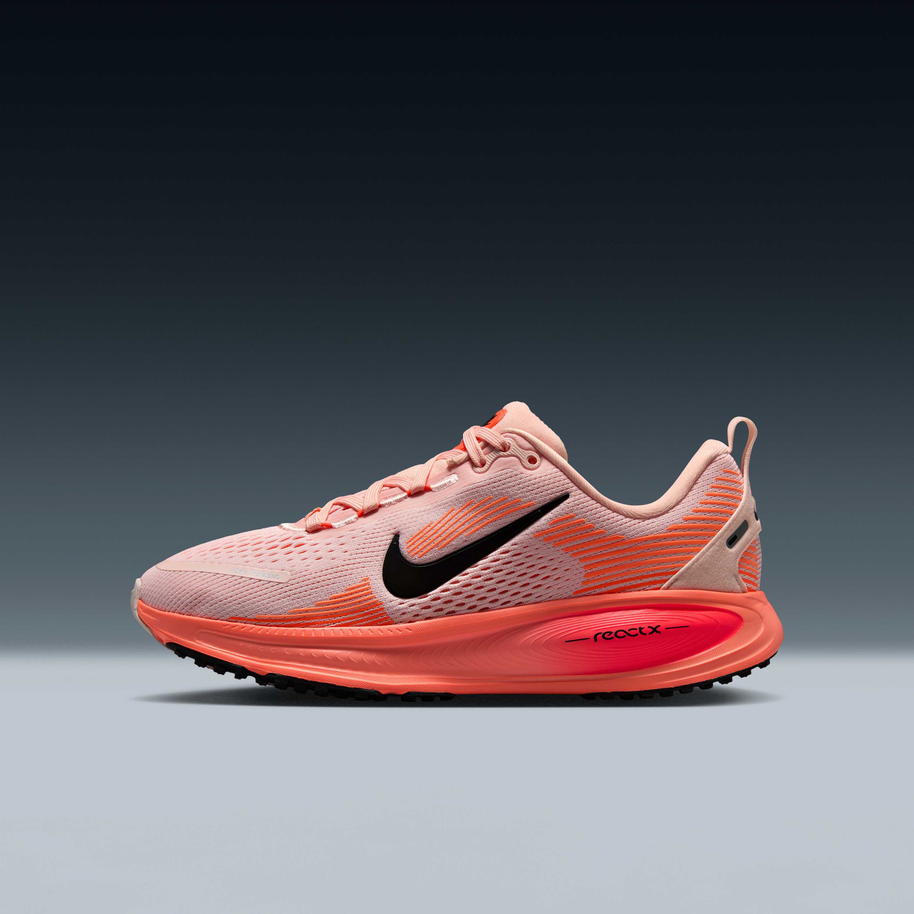 靴 NIKE VOMERO 18 Nike Vomero 18 Men's Road Running Shoes. Nike ID