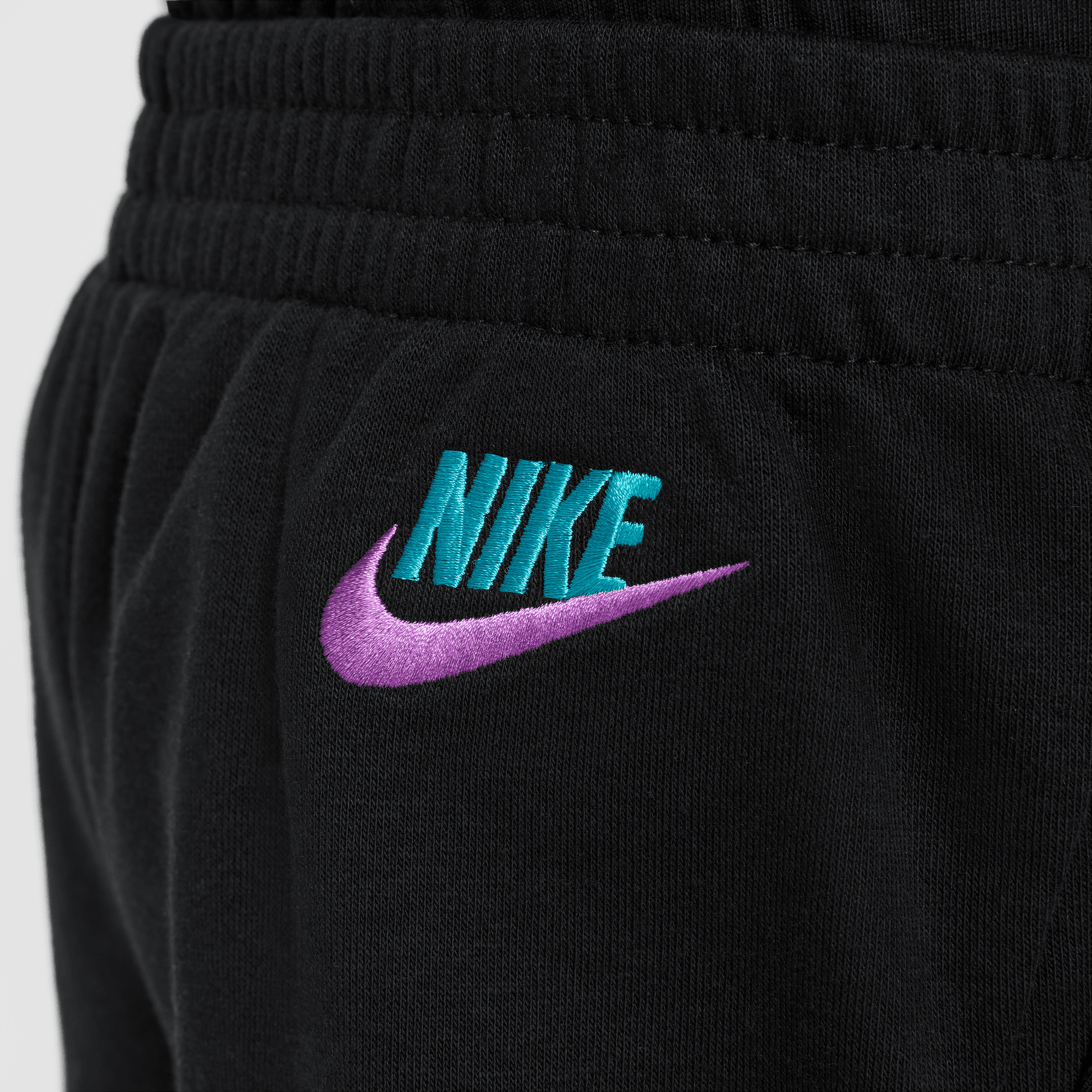 نايكي سبورتوير 'اوتسايد ذا لاينز' image number 5