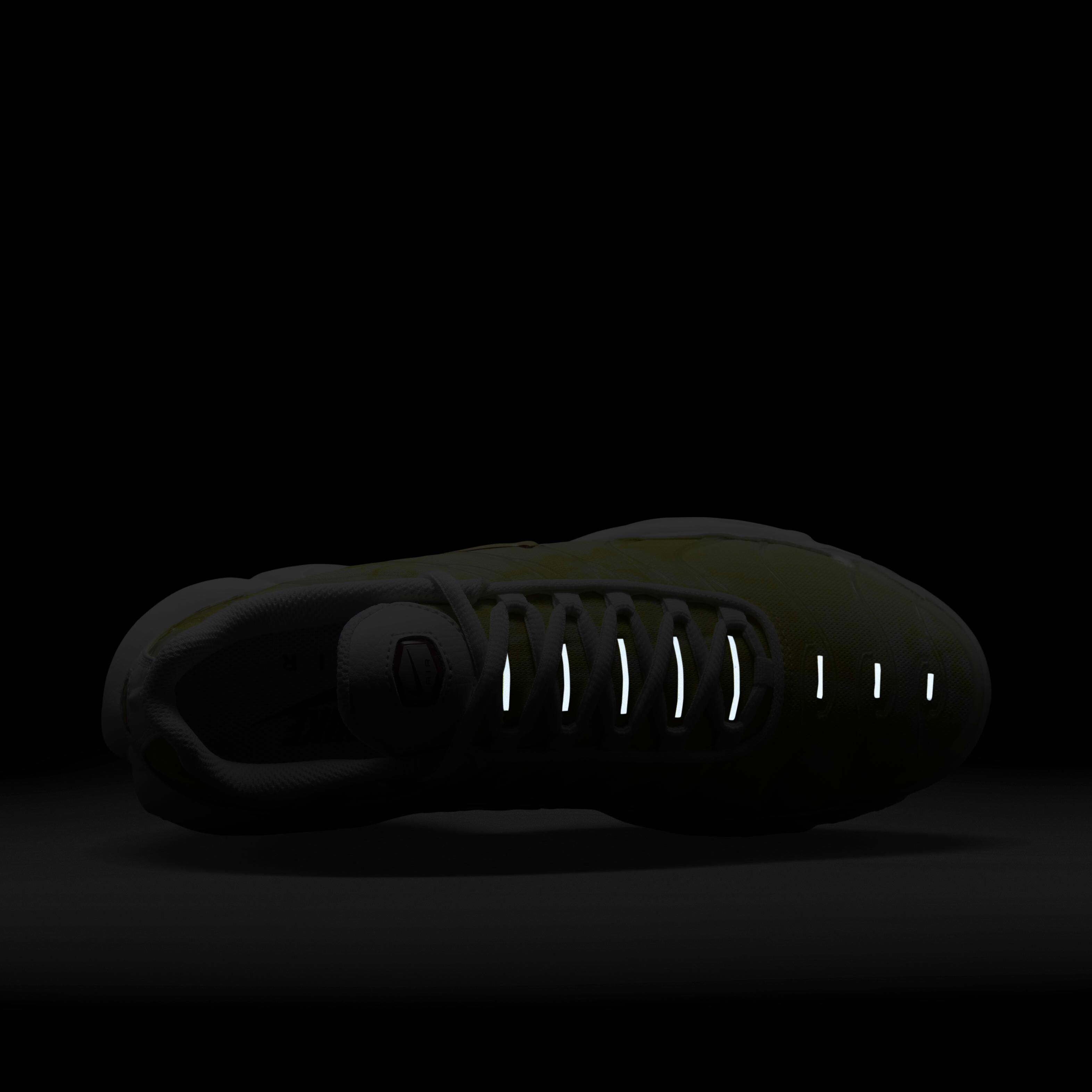 Nike Air Max Plus image number 9