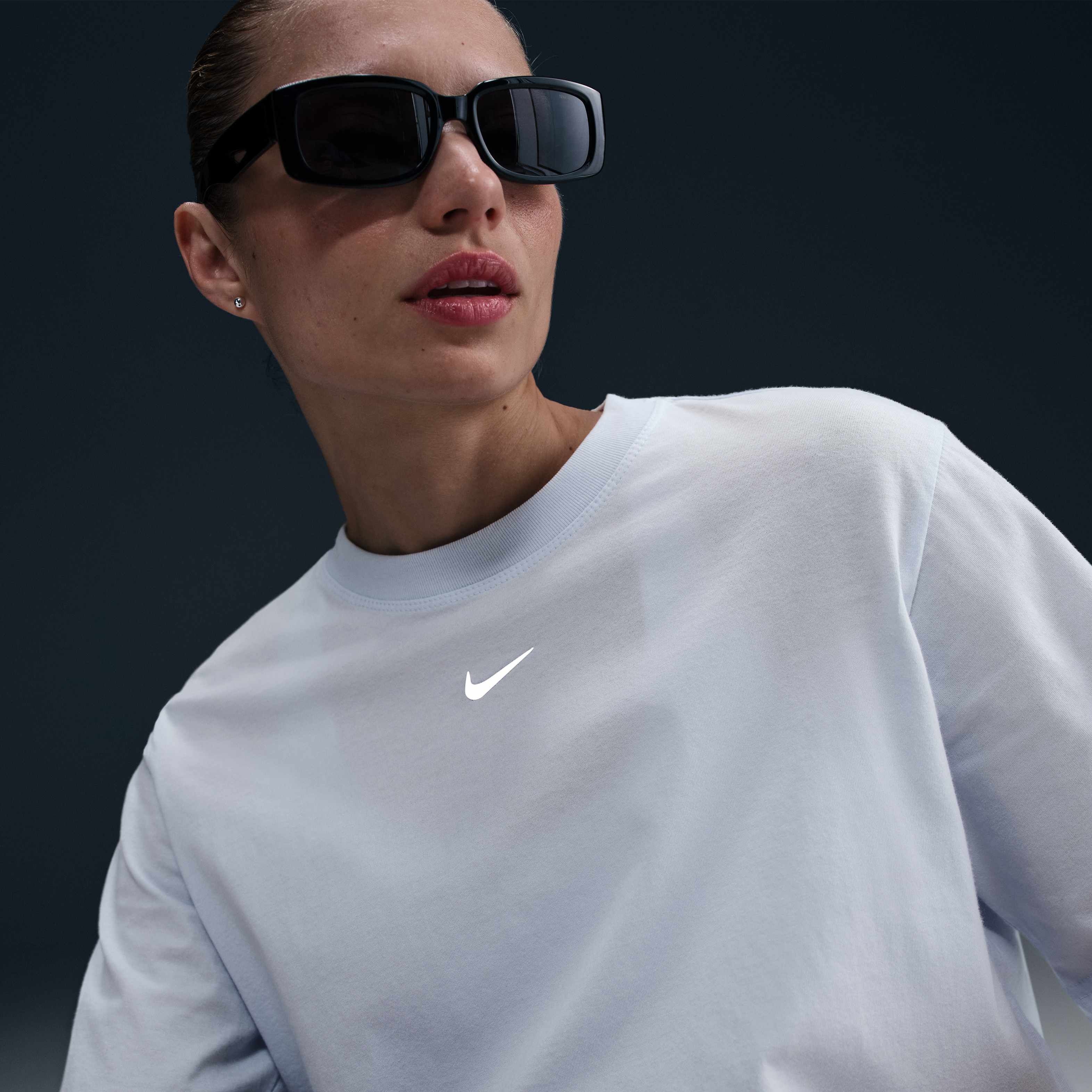 Nike Sportswear Essential image number 2