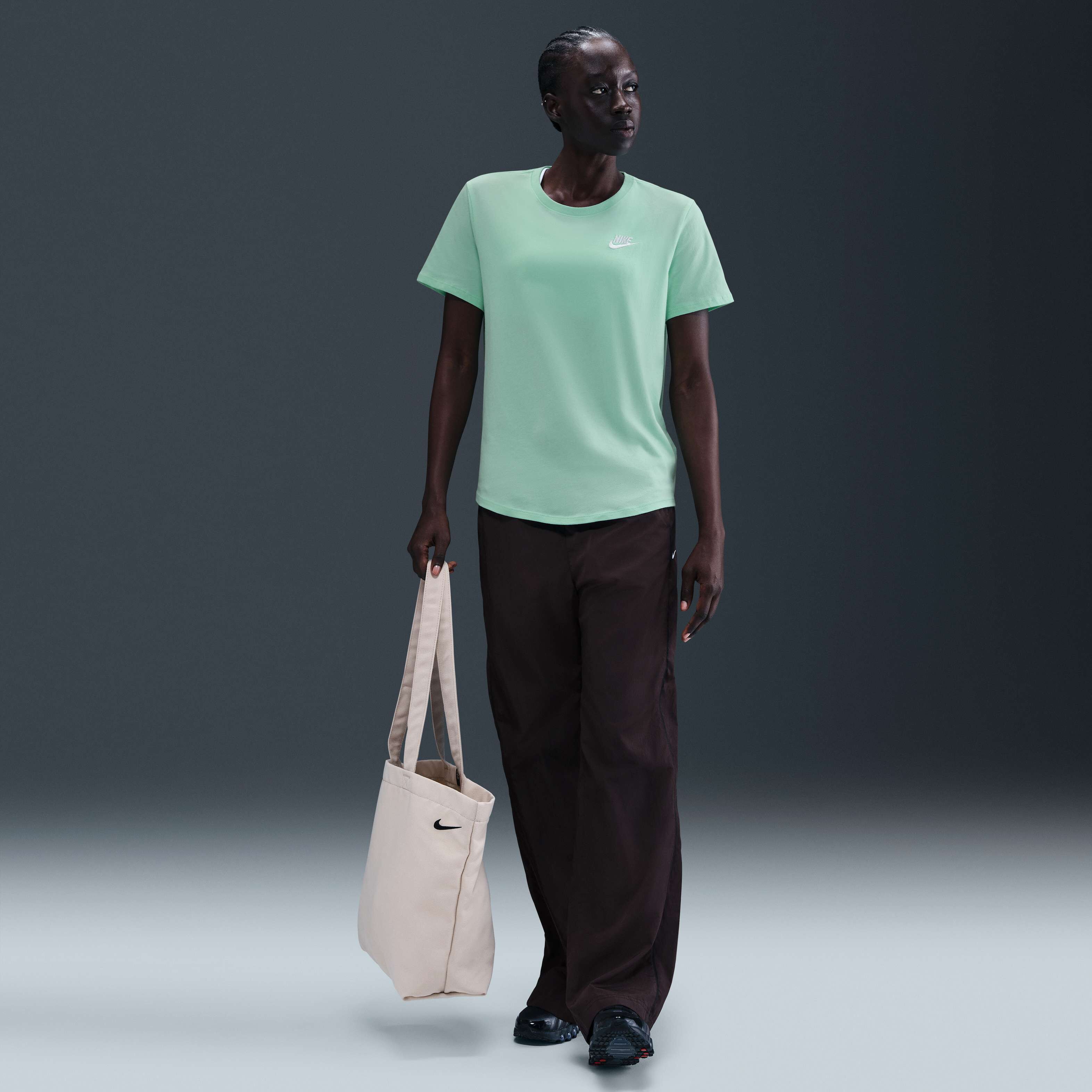 Nike Sportswear Club Essentials image number 3