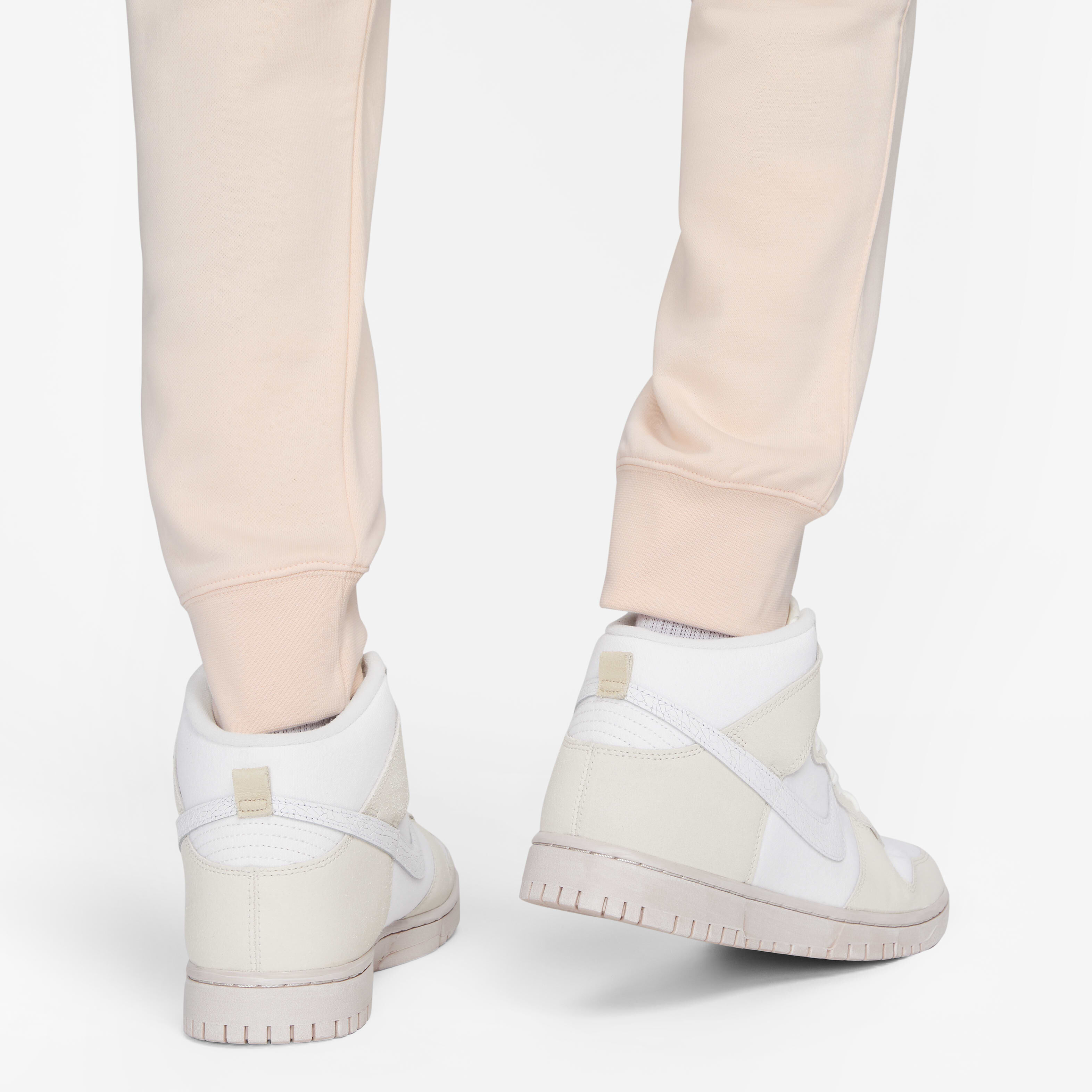 Nike Sportswear Club image number 4