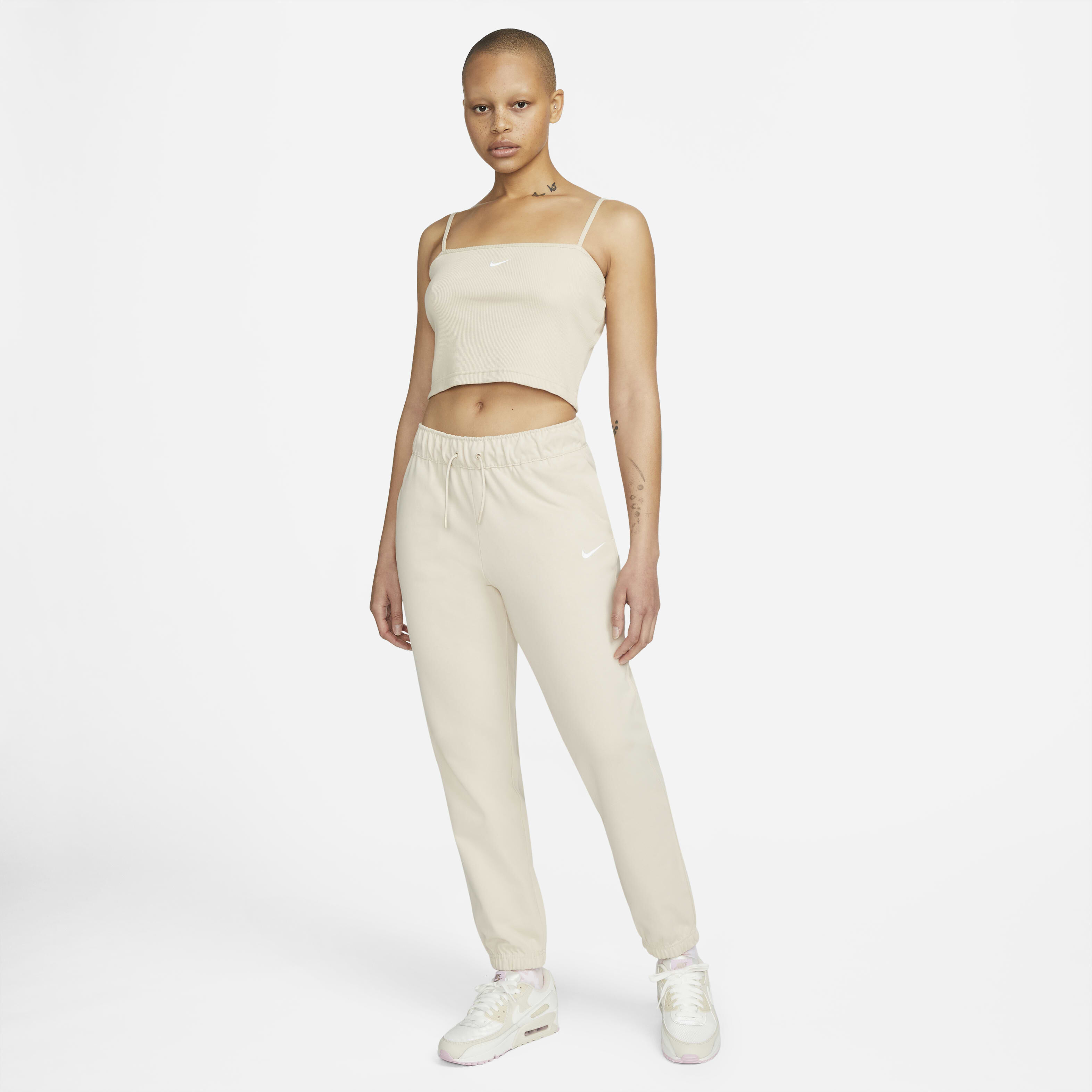 Nike Sportswear Essential image number 3