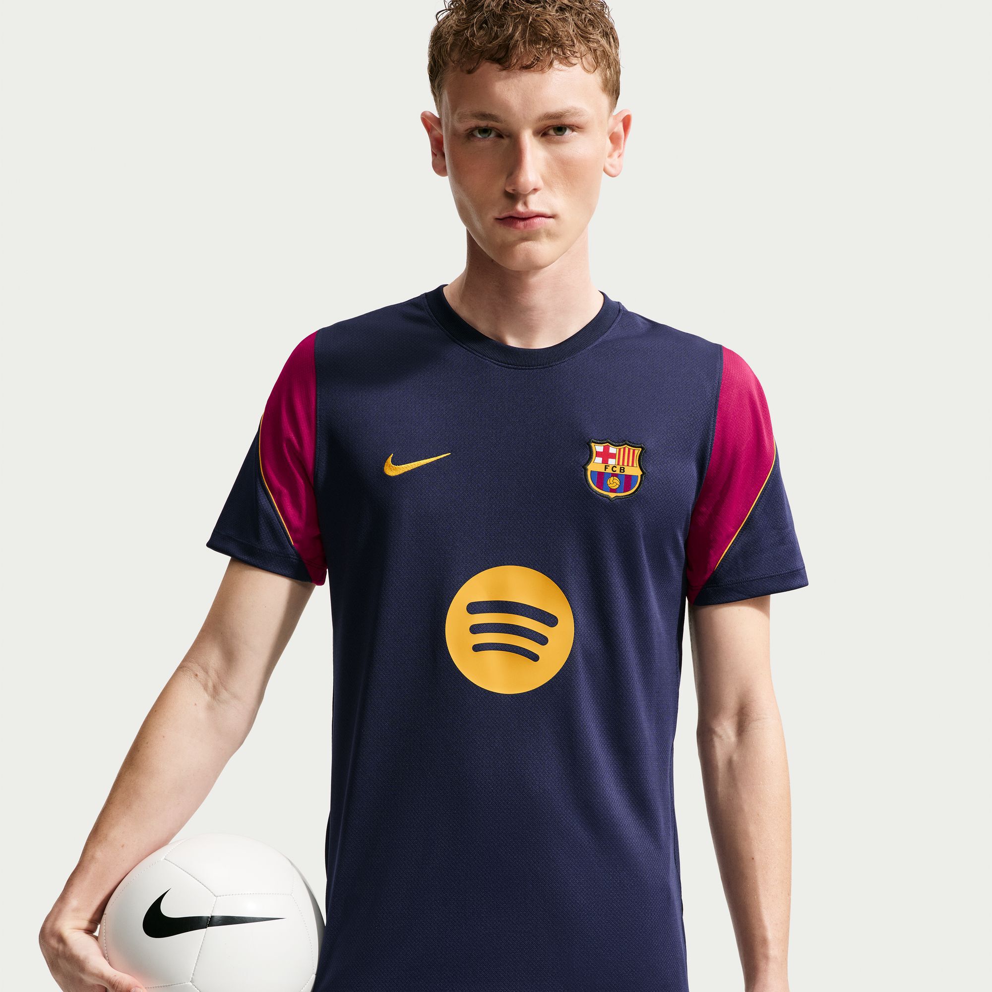 برشلونة سترايك image number 2