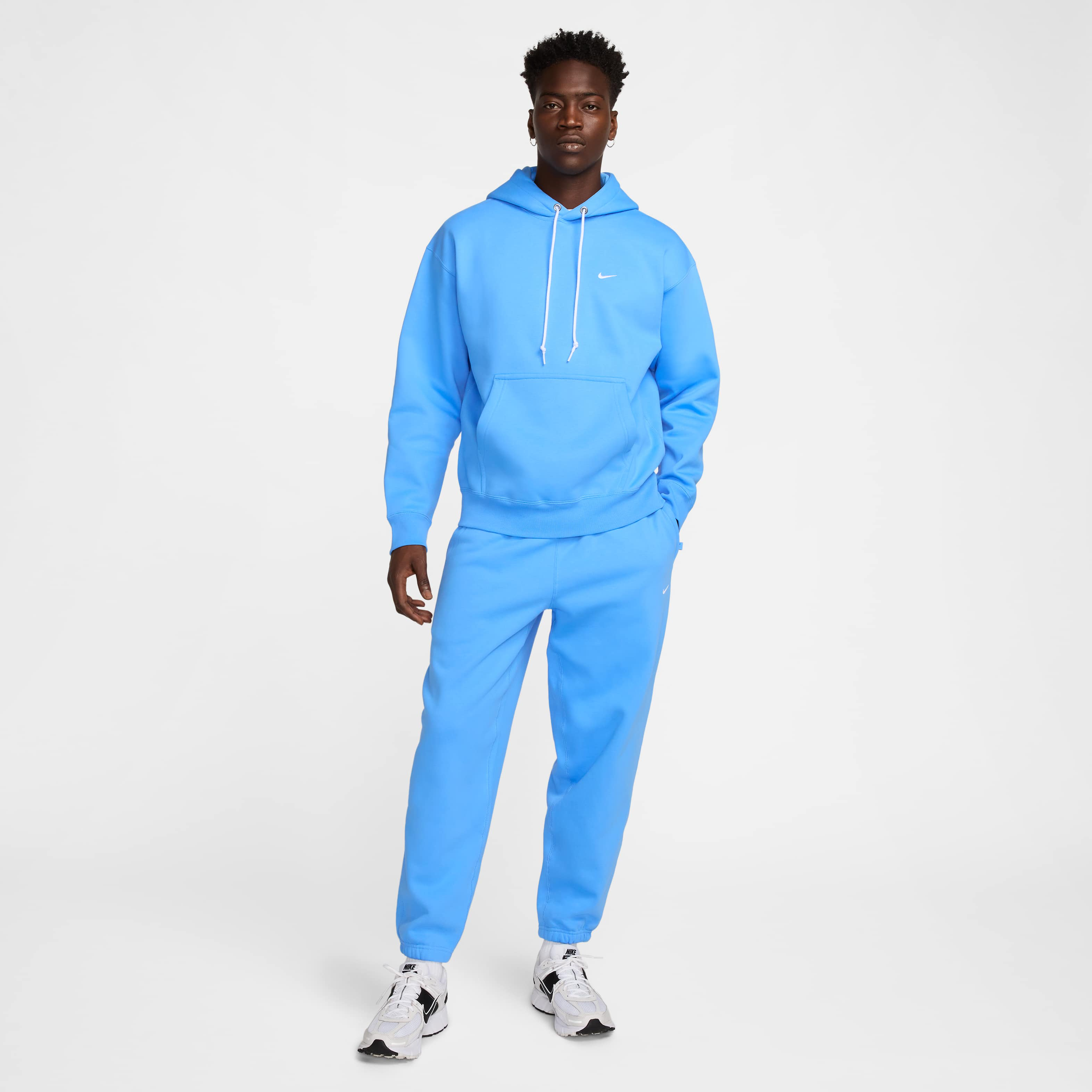 Nike Solo Swoosh image number 6