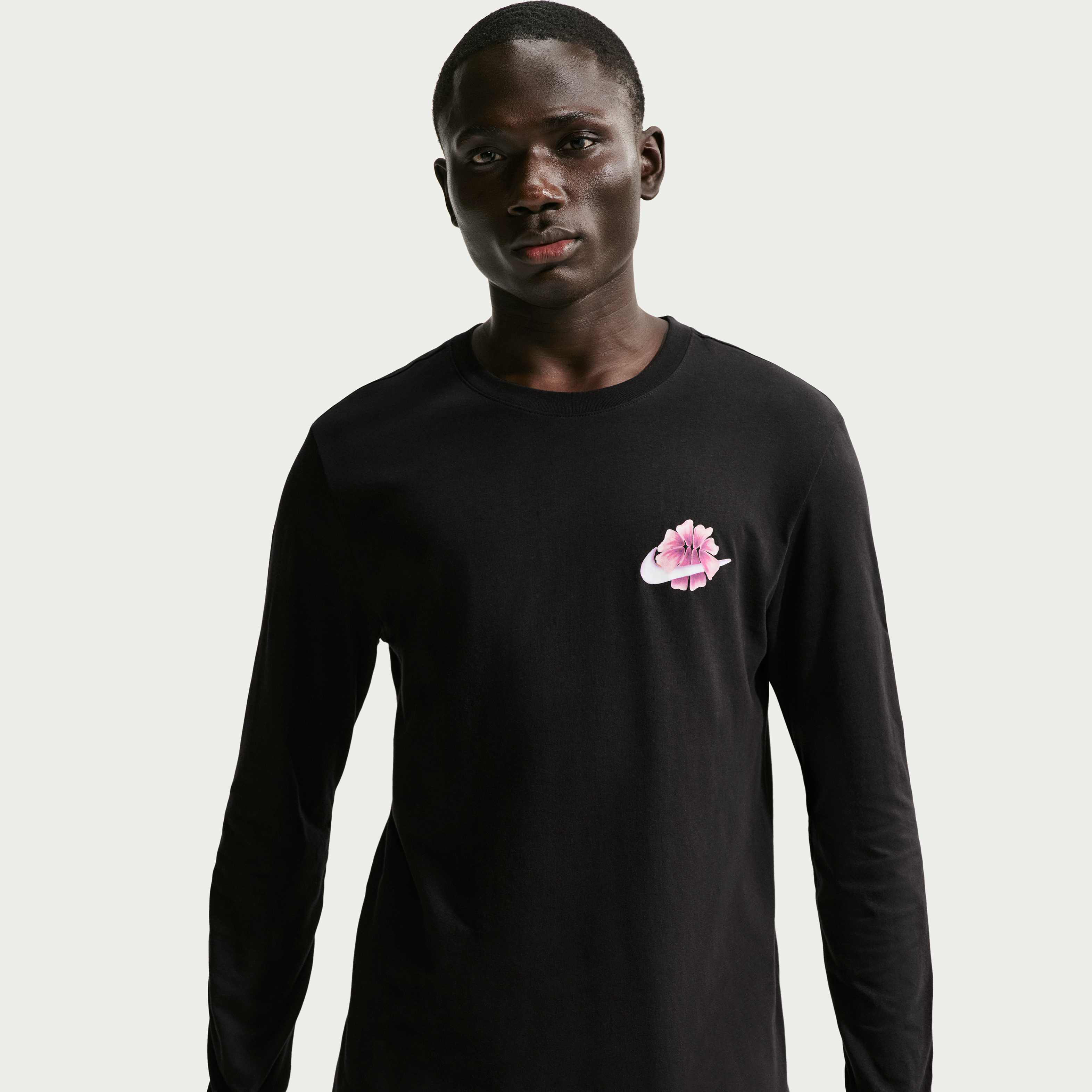 Nike Essential image number 0