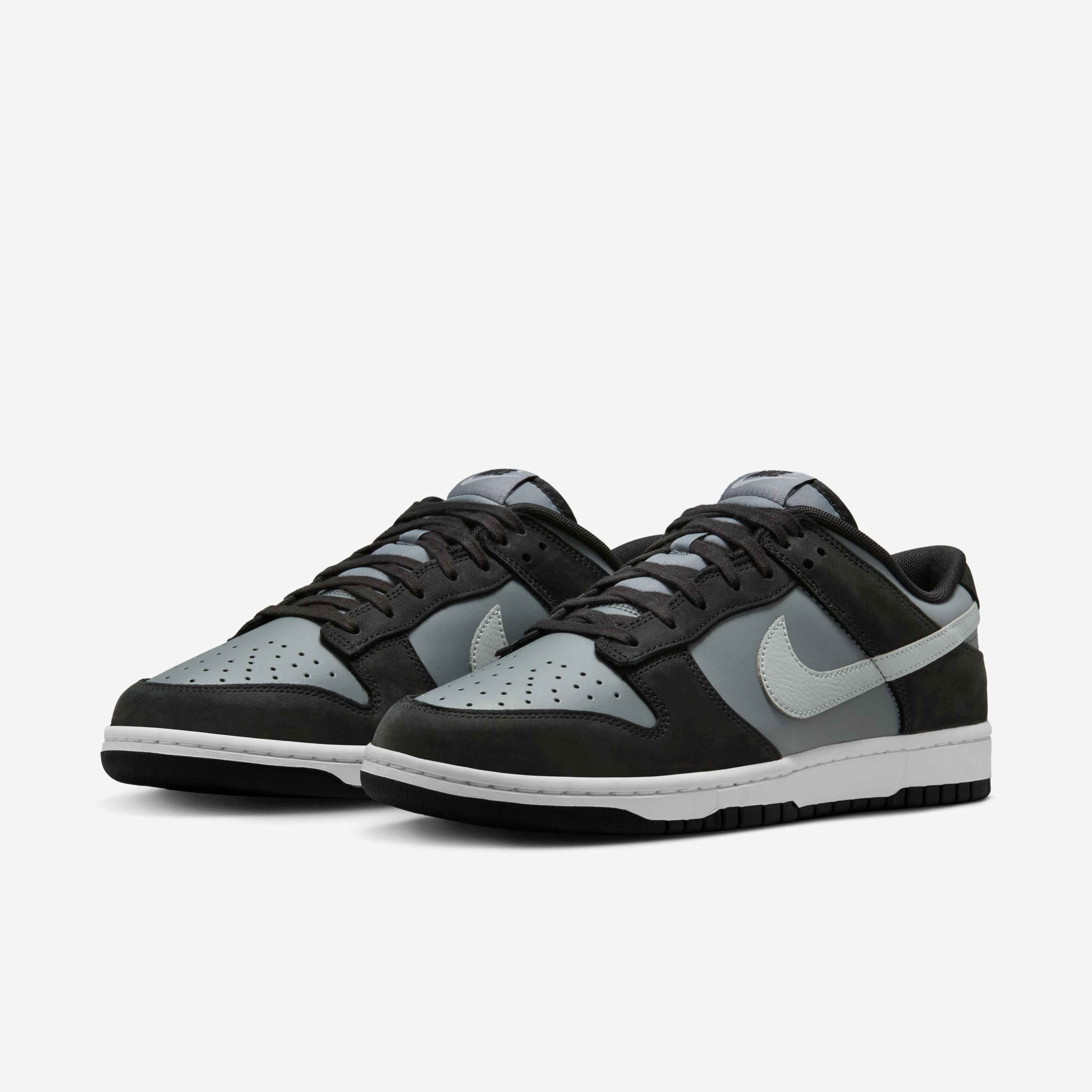 Nike Dunk Low image number 4