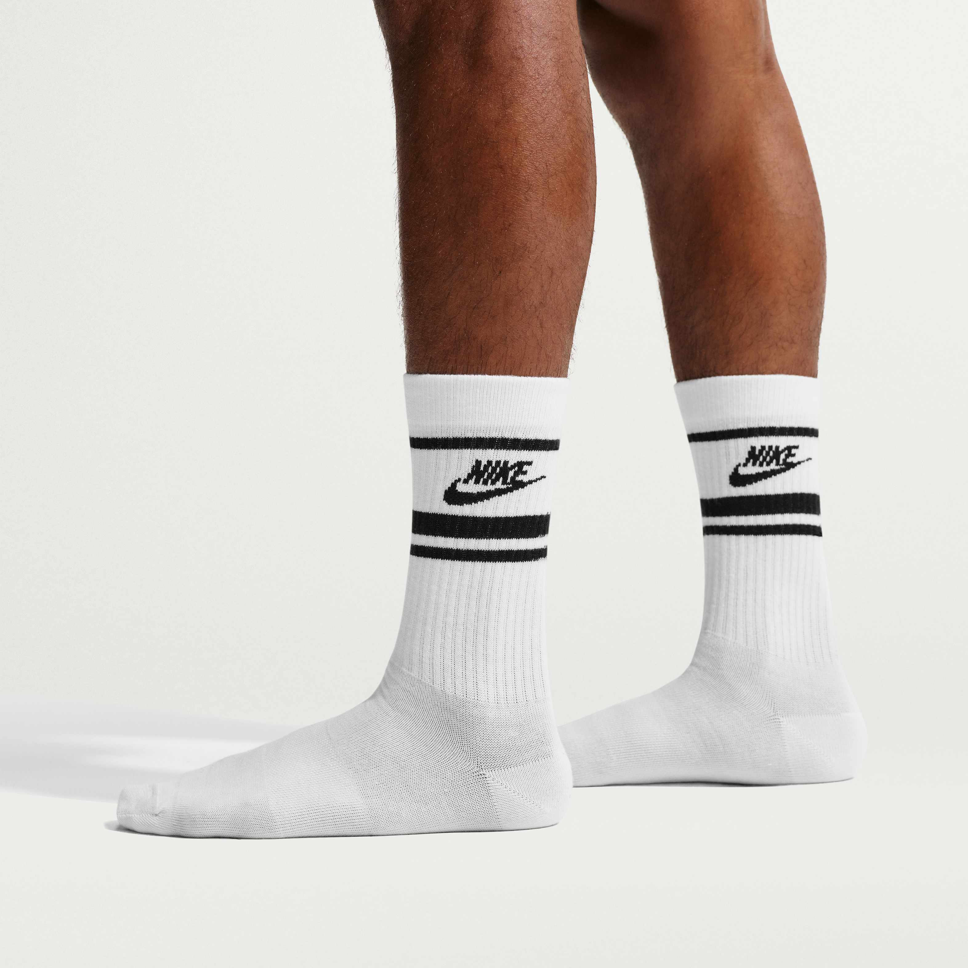 Nike Sportswear Dri-FIT Everyday Essential image number 2