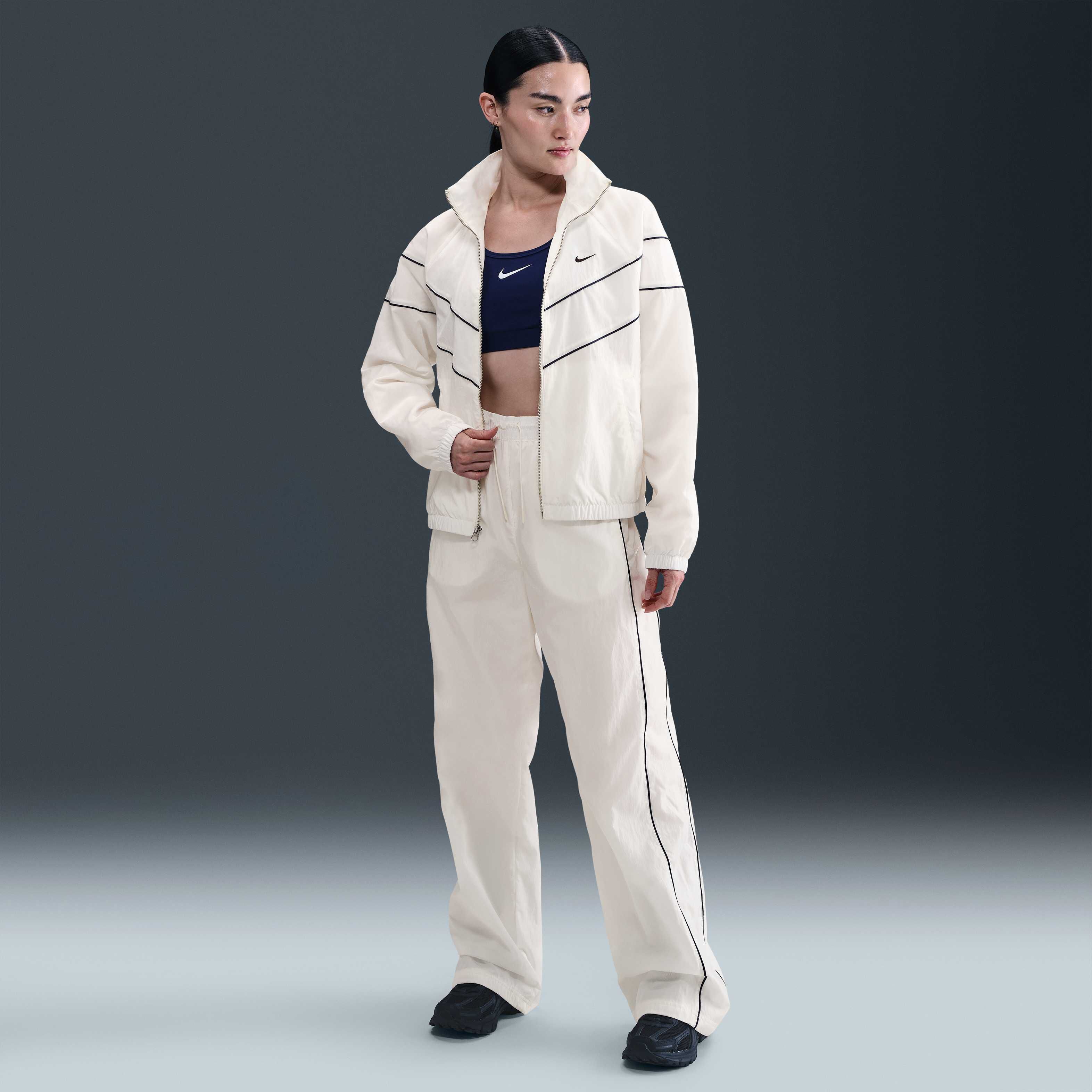 Nike Windrunner image number 3