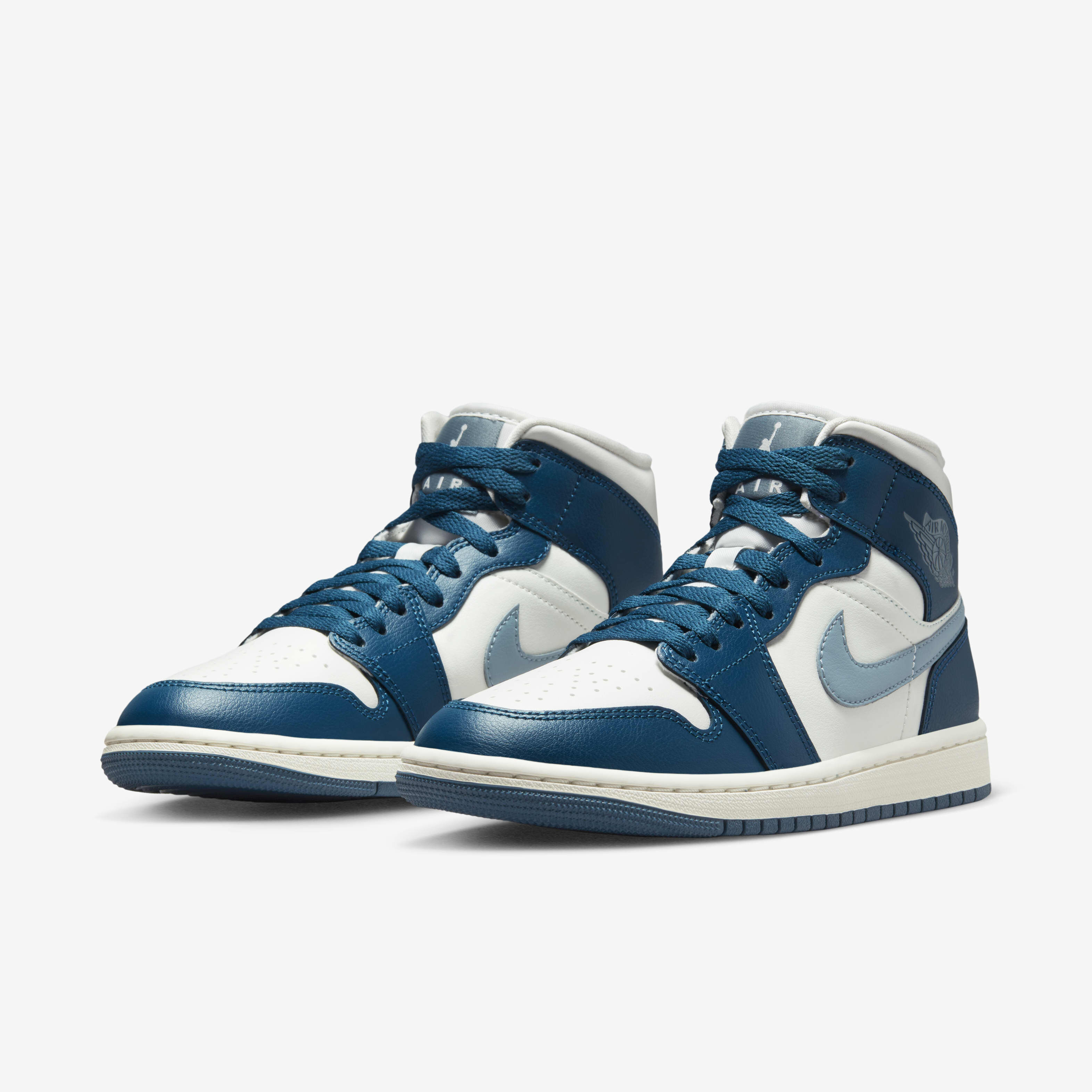 Air Jordan 1 Mid image number 4