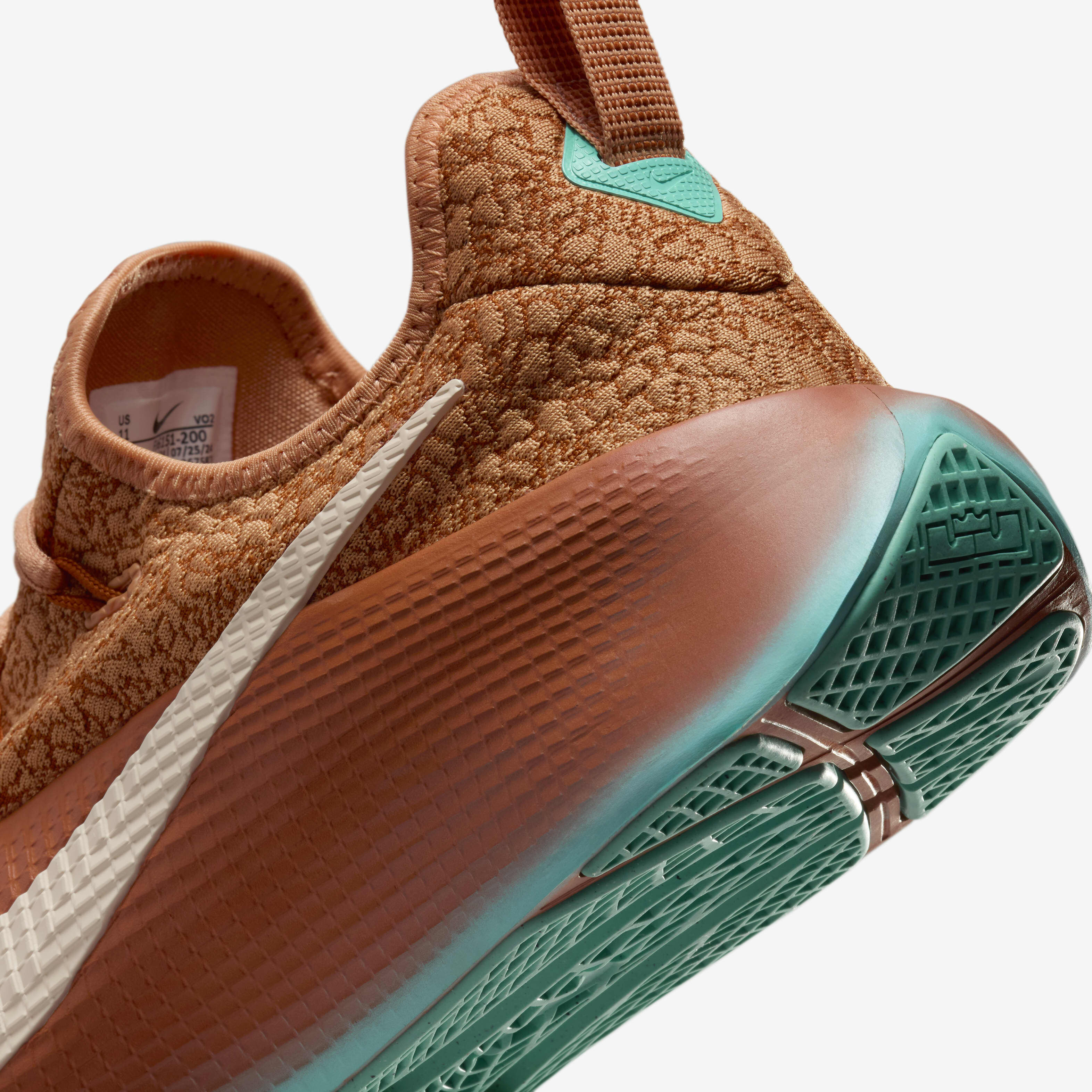 LeBron TR 1 image number 7