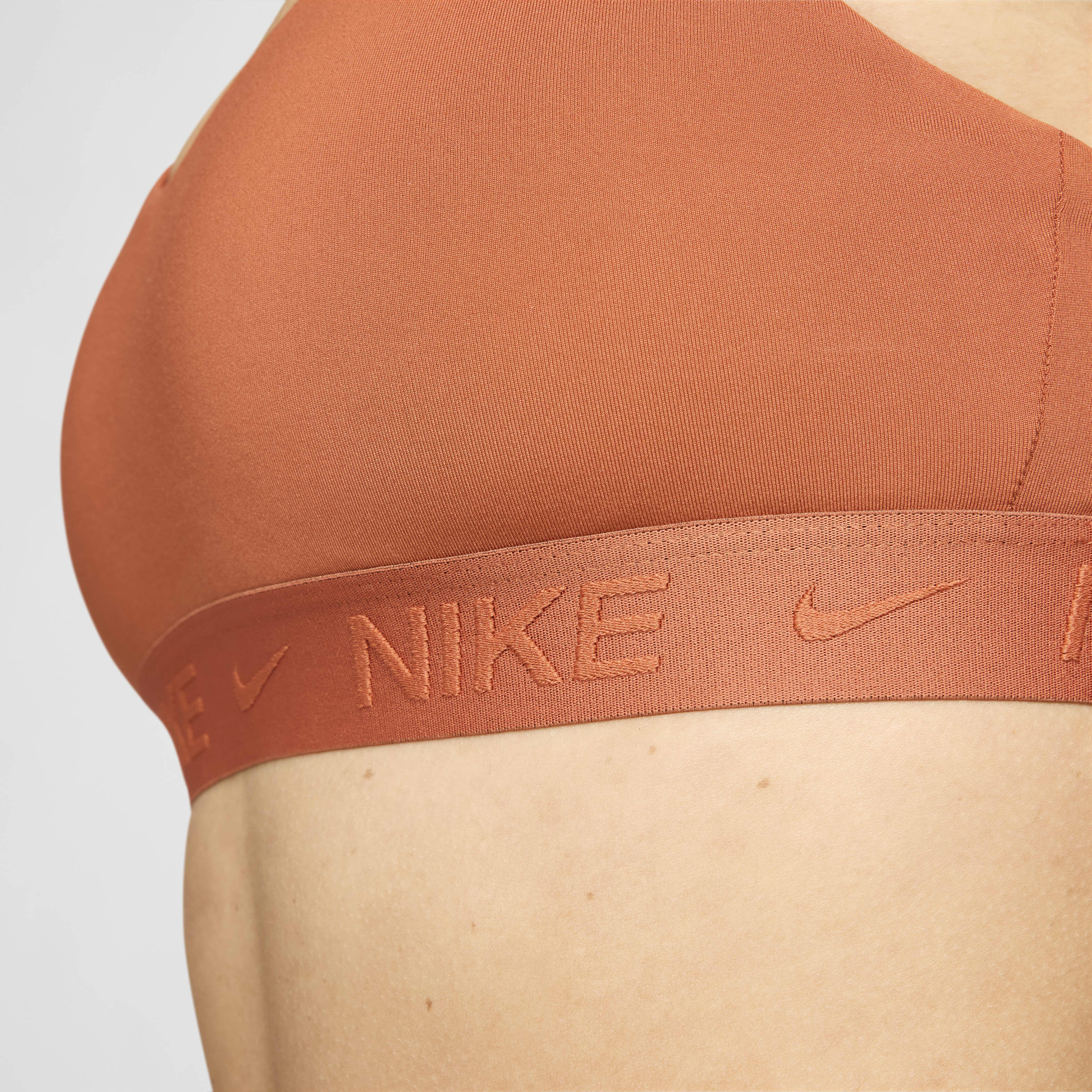 Nike indy logo back sports bra best sale