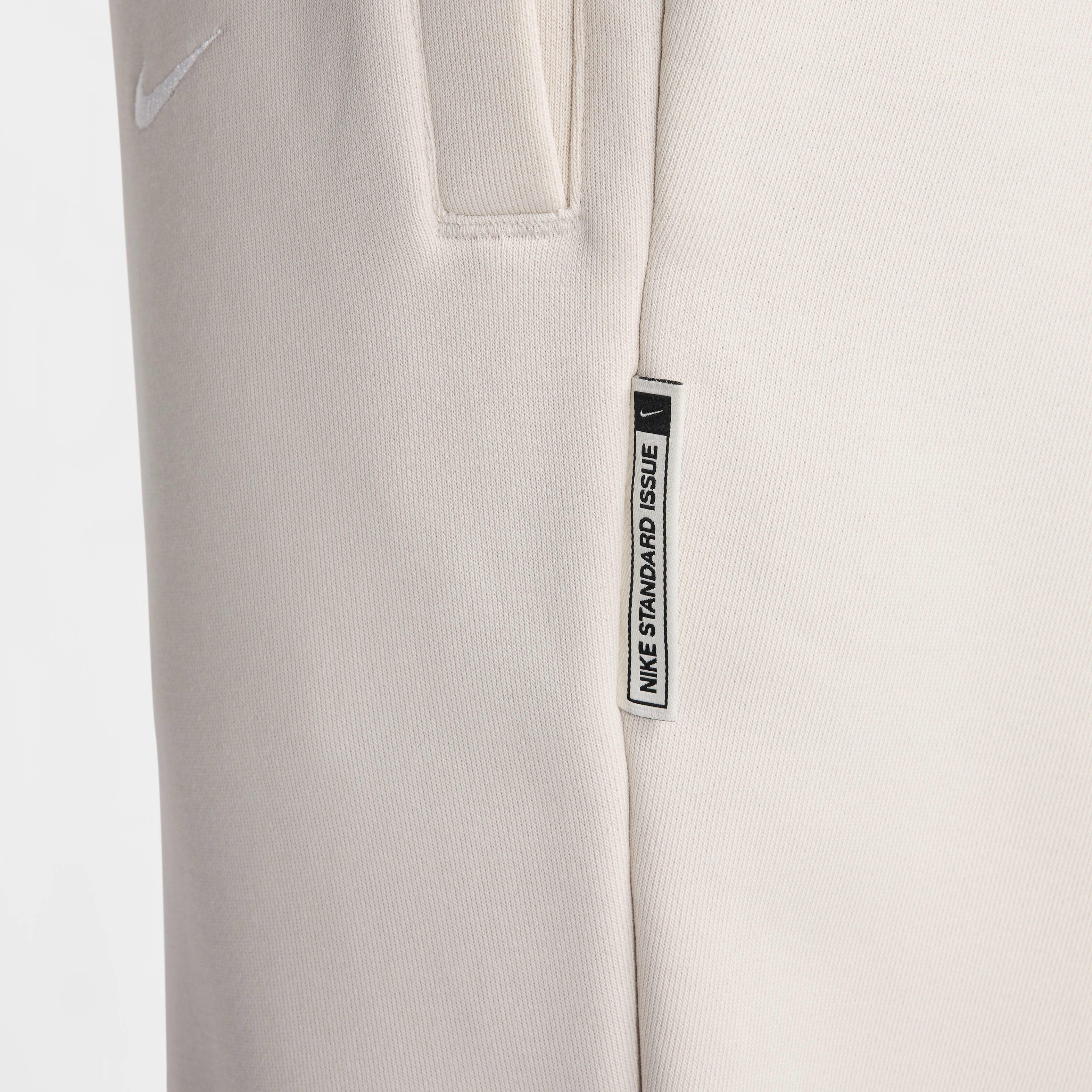 Liverpool F.C. Standard Issue image number 4