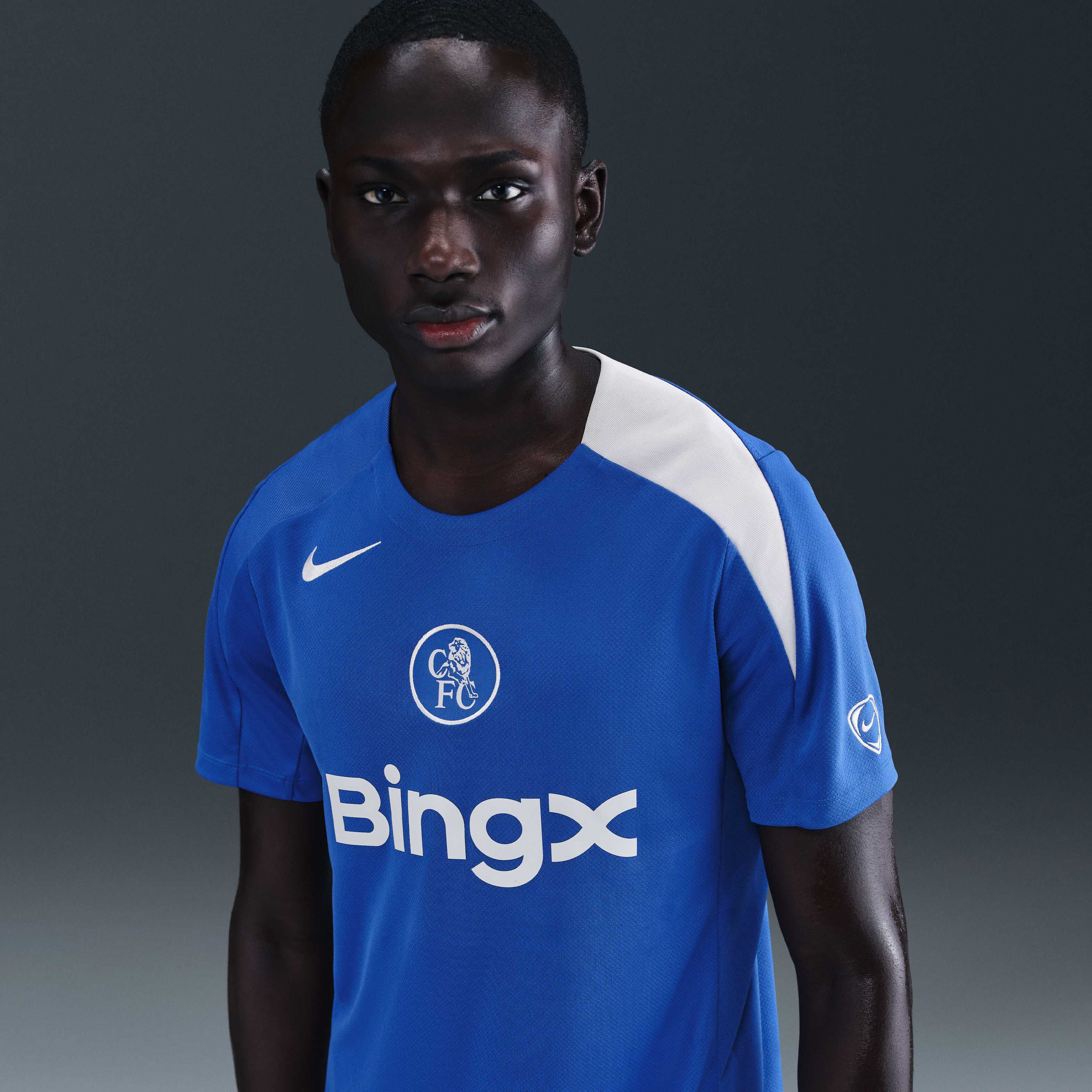Chelsea F.C. Strike Third image number 0