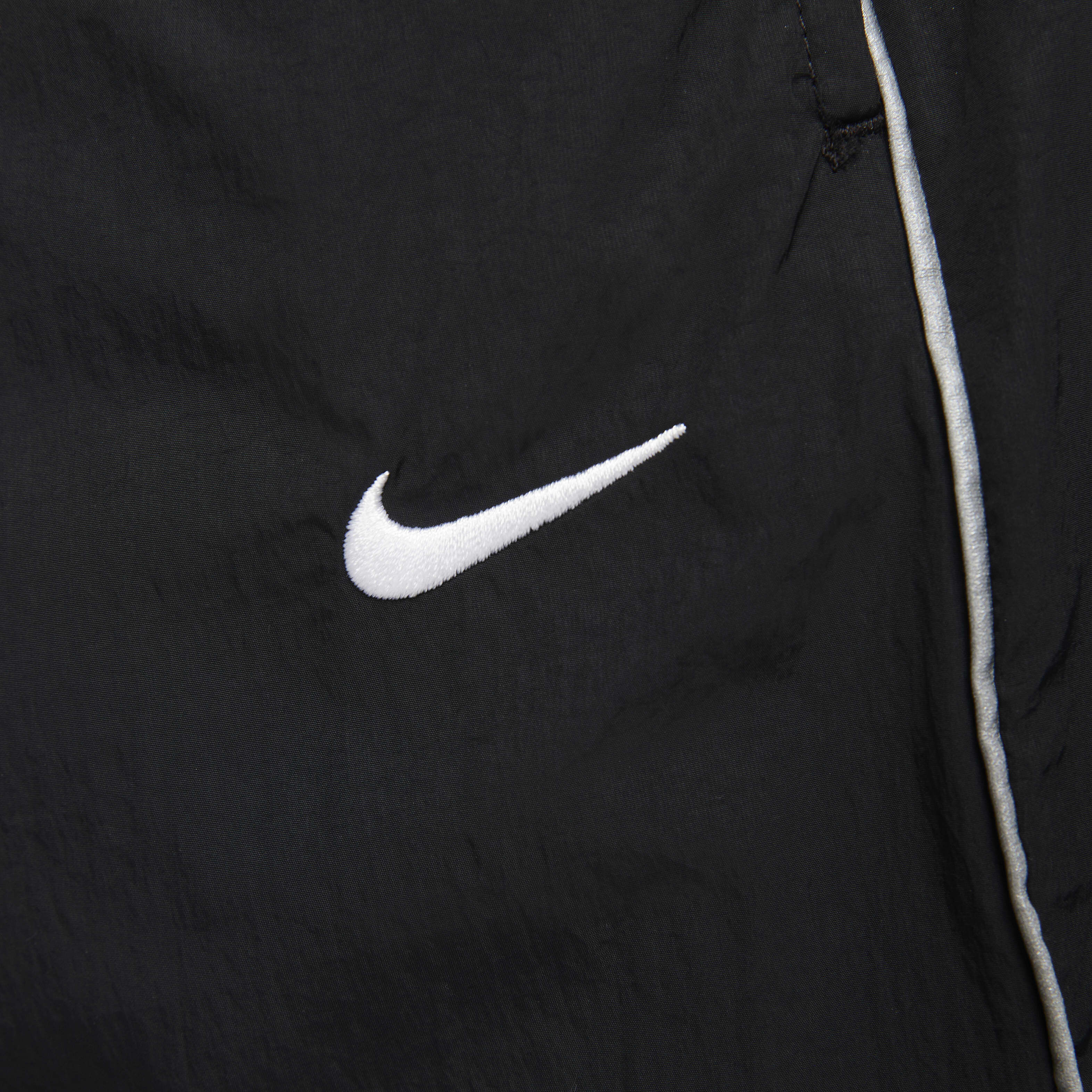 Nike Solo Swoosh image number 4