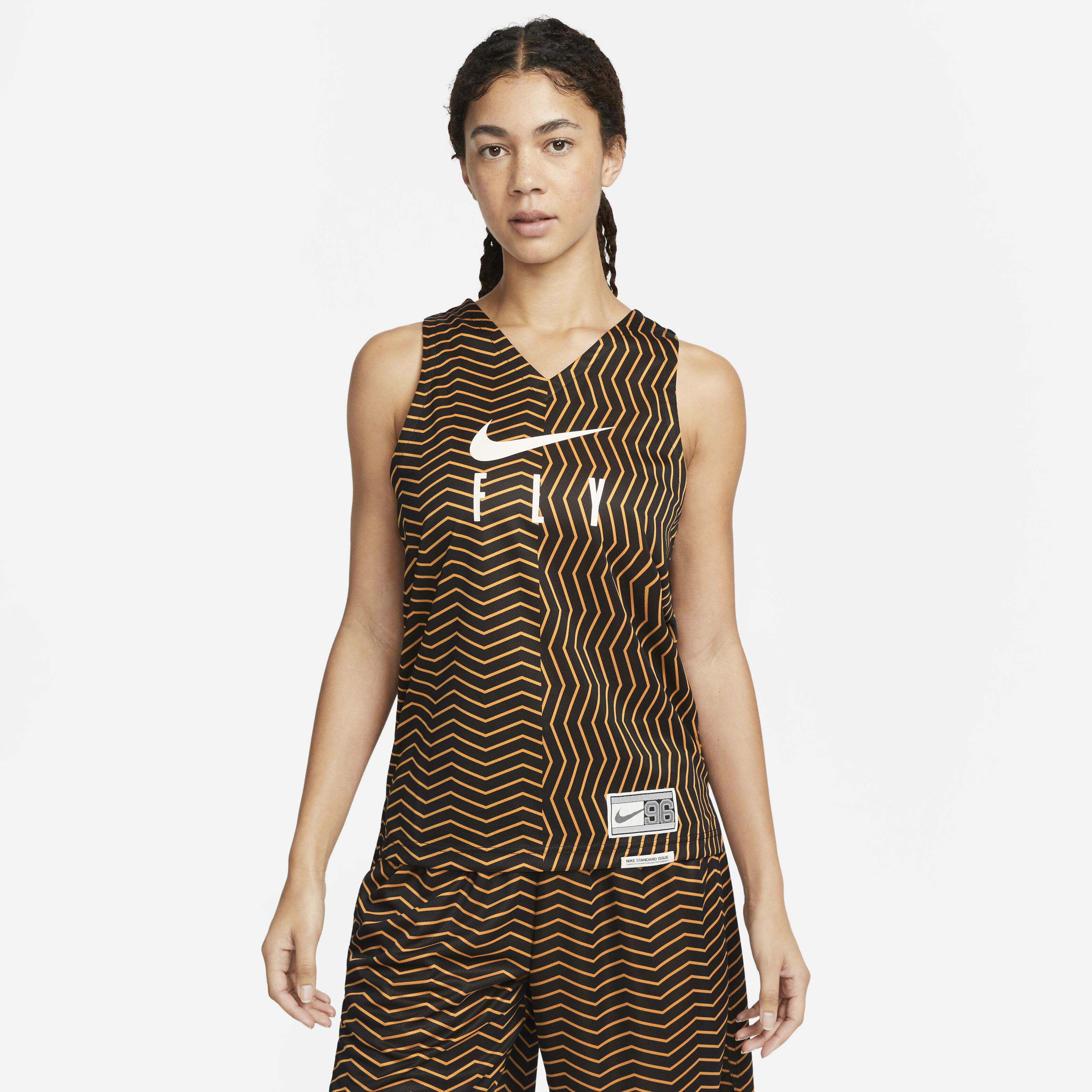 Nike Standard Issue image number 0