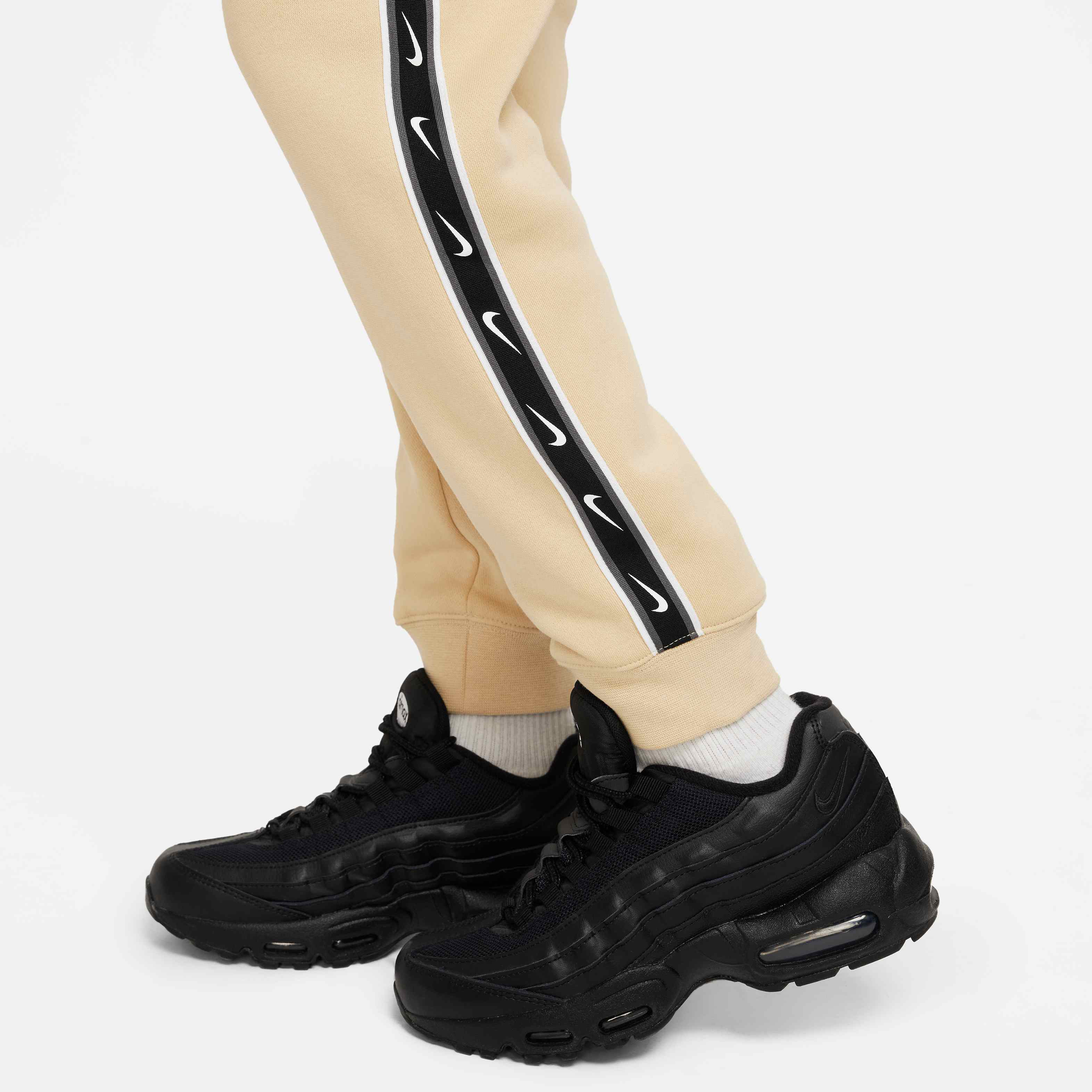 Nike Sportswear Repeat image number 4