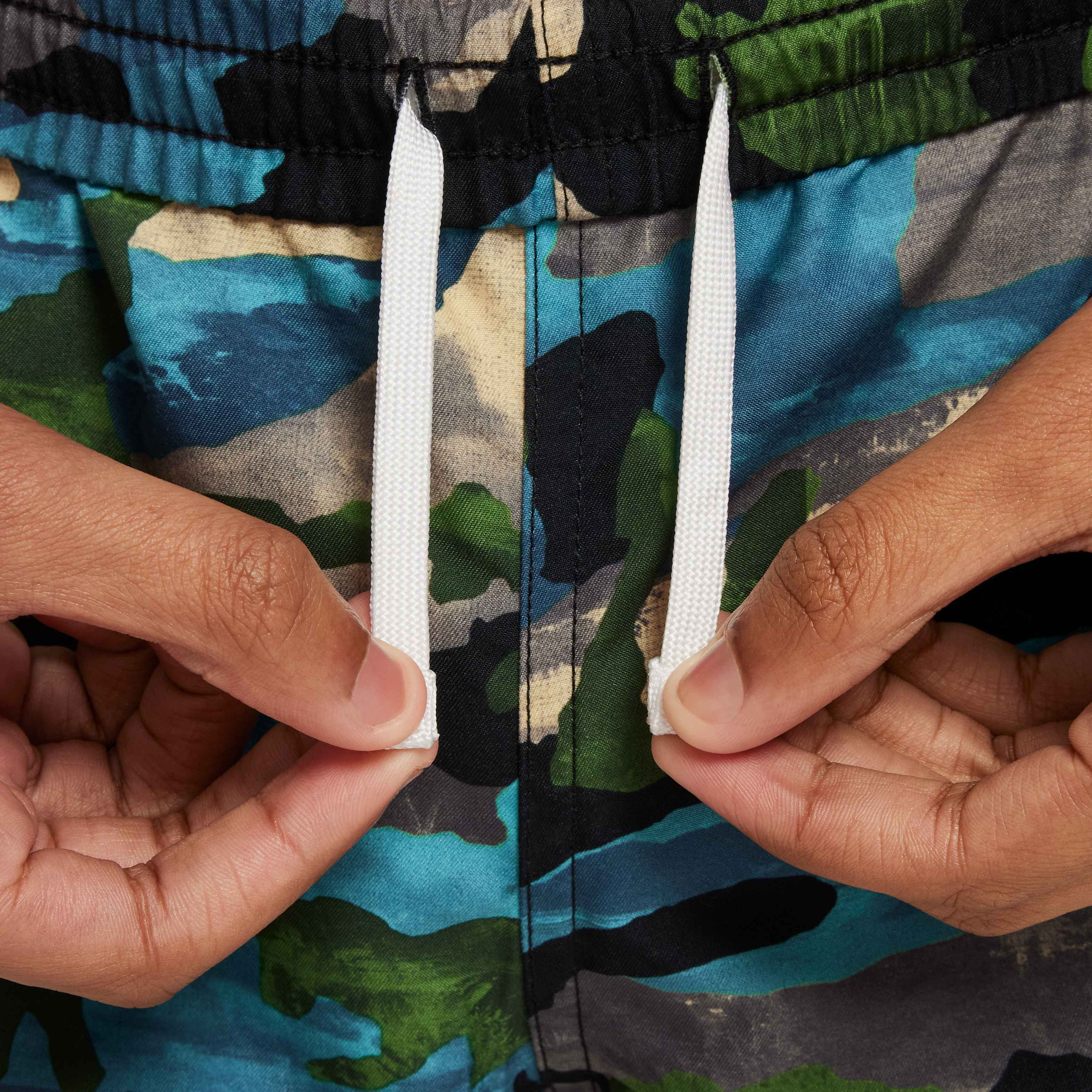 نايكي سويم كلاسيك كامو image number 3