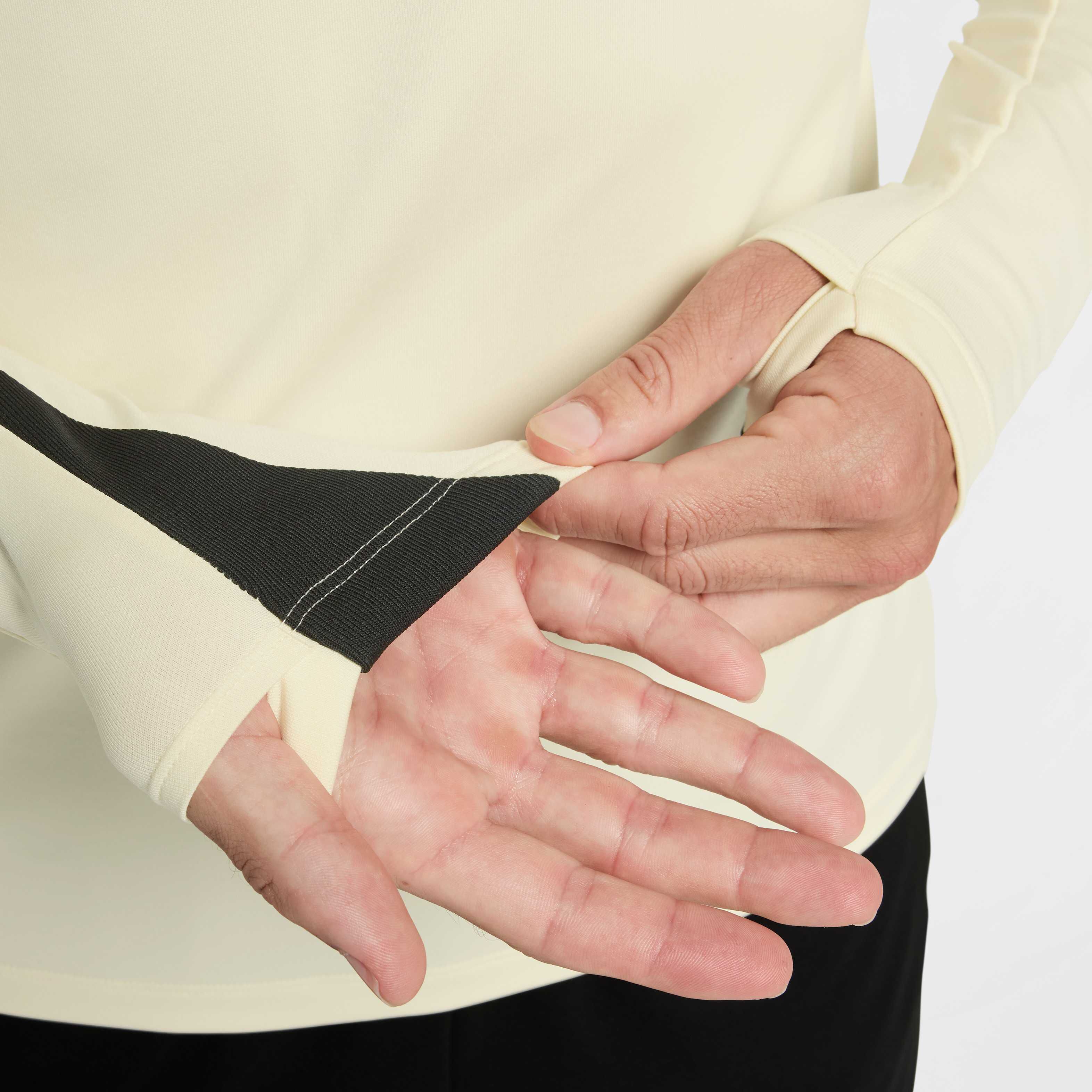 Liverpool F.C. Strike Special Edition image number 5