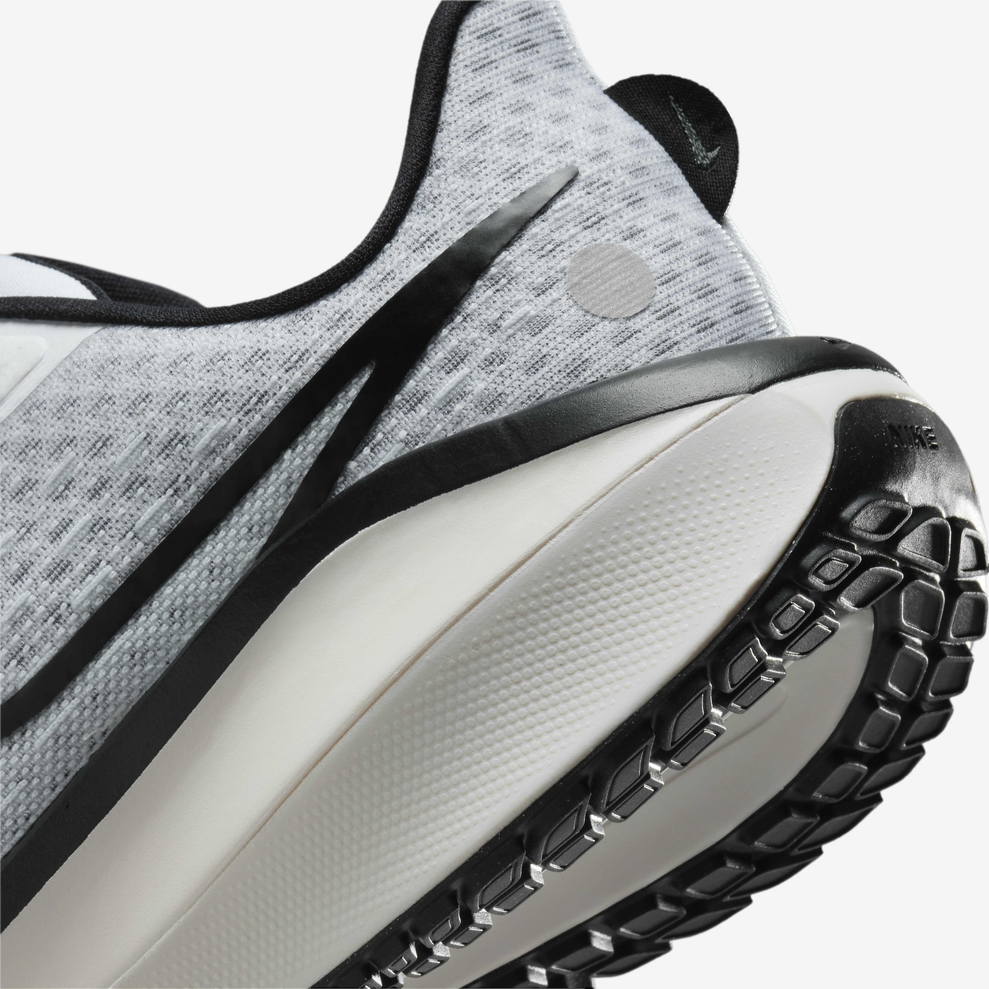 Buy Nike Vomero 17 Women s Road Running Shoes Nike Qatar Official