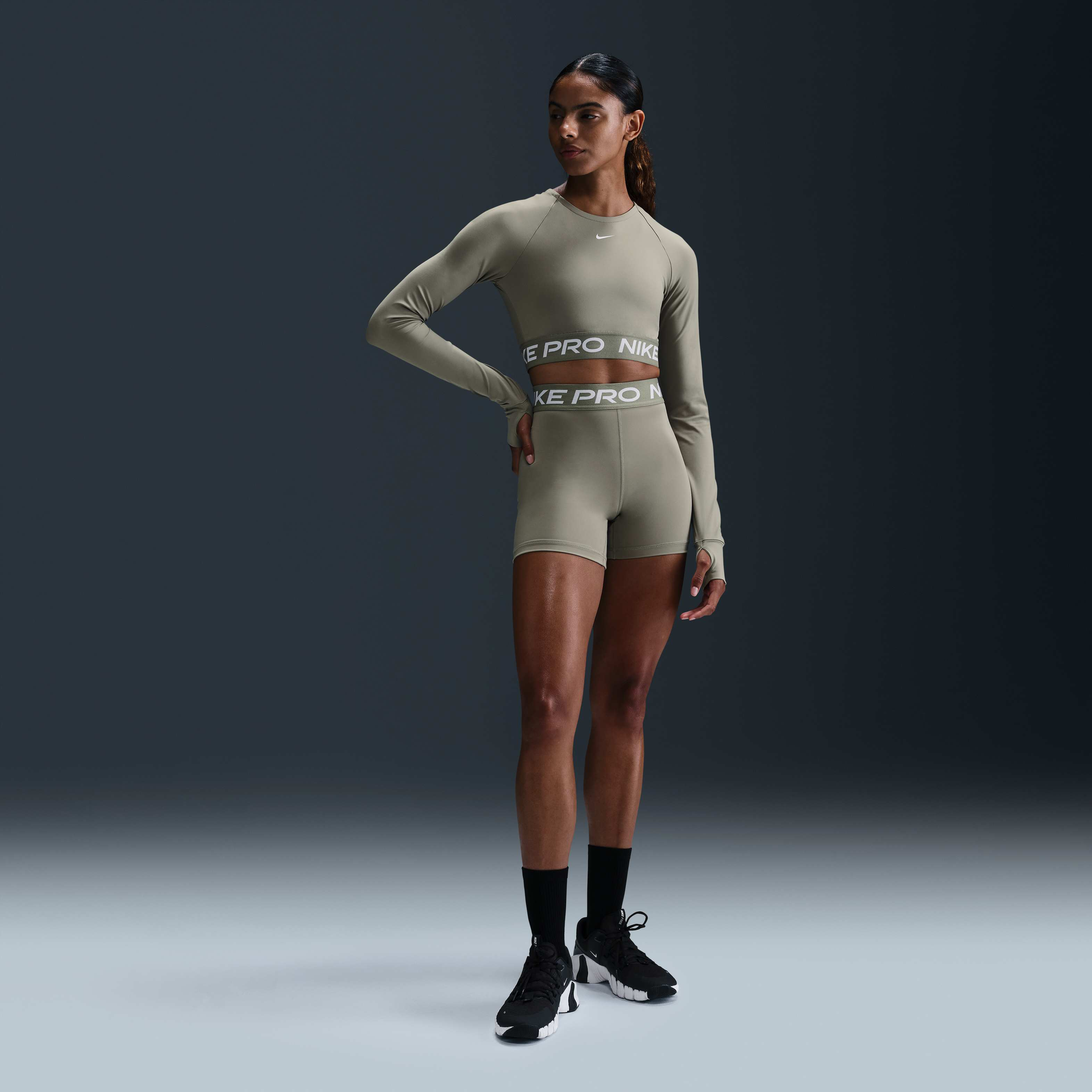 Nike Pro image number 3