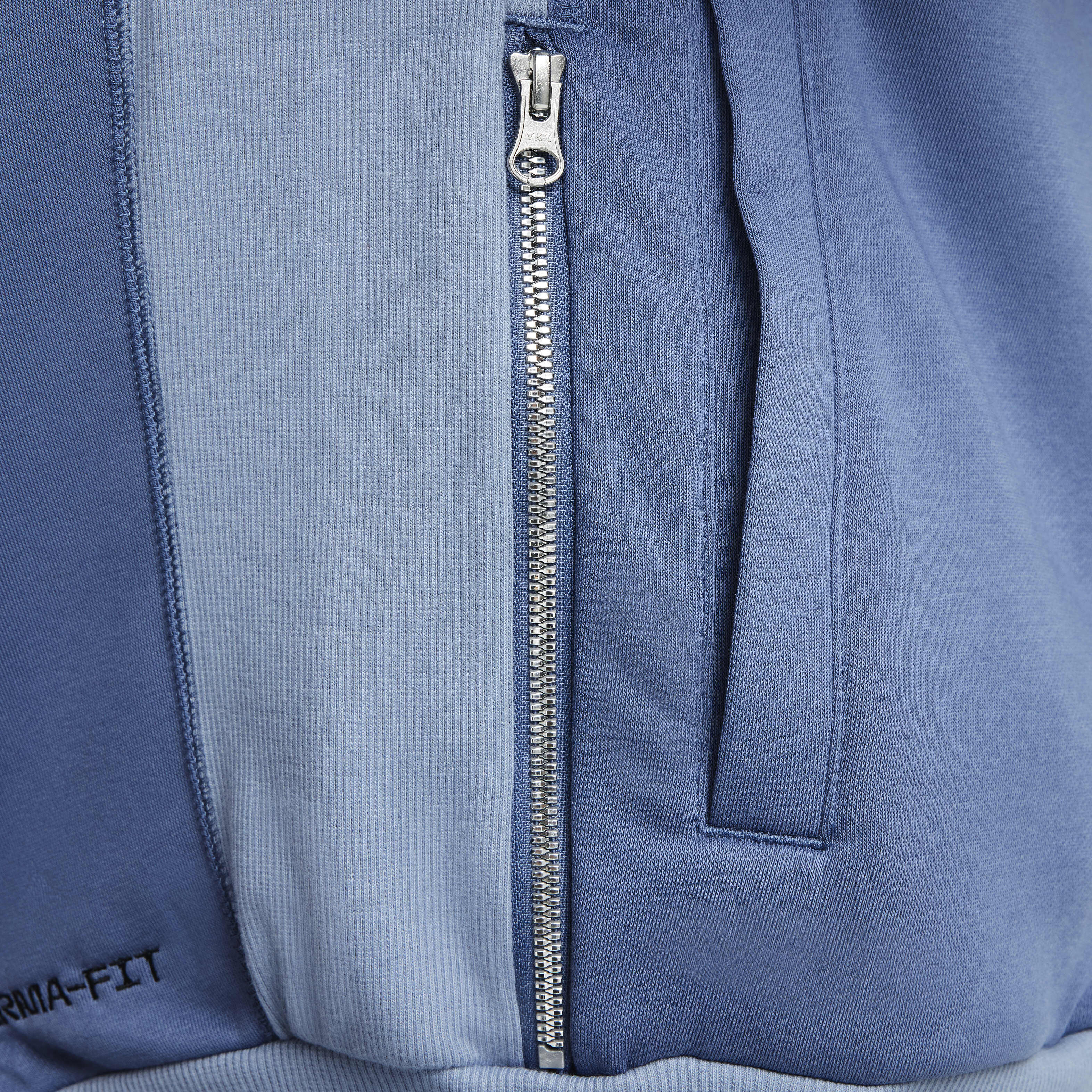 LeBron Standard Issue image number 7