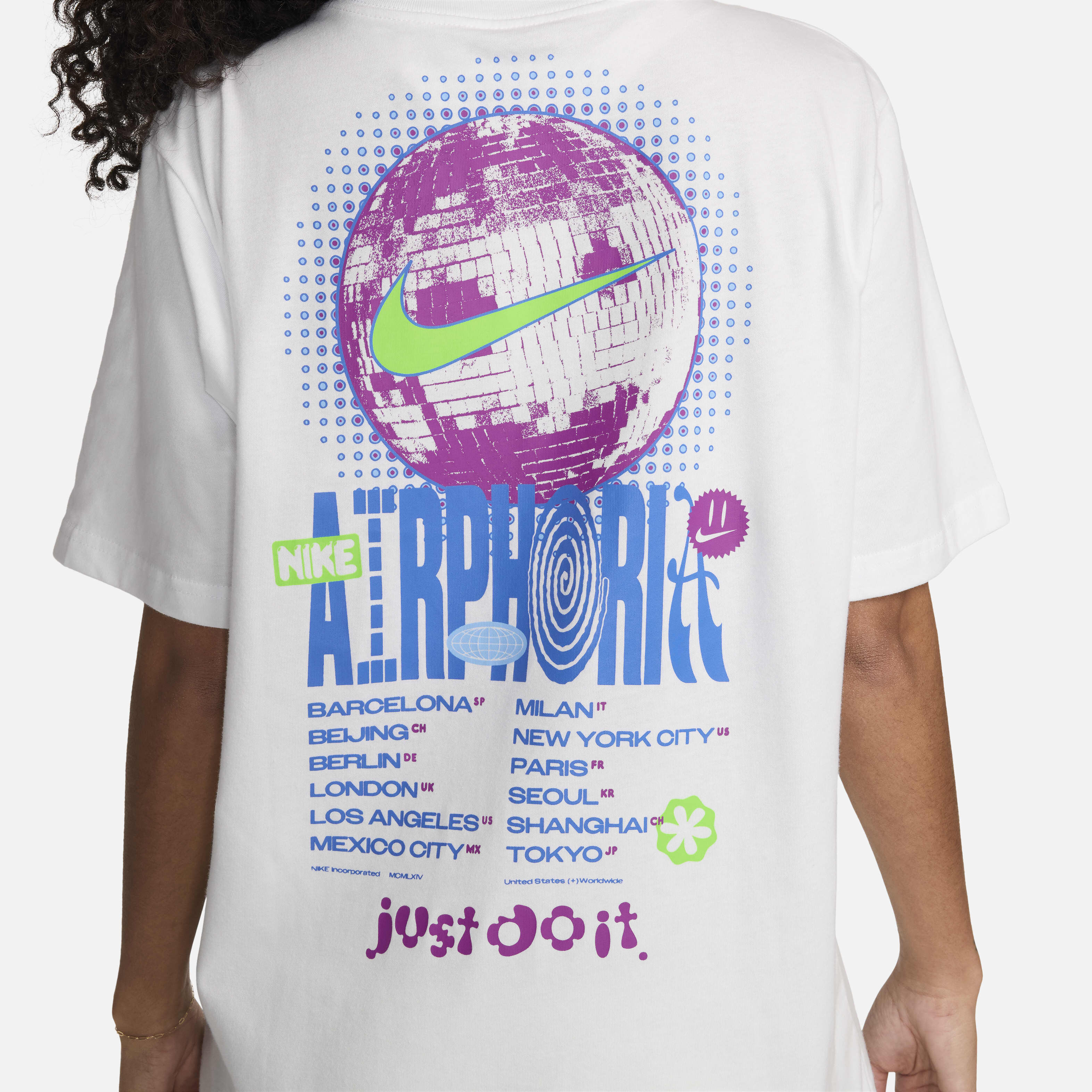 Buy Nike Sportswear Women s Graphic T Shirt Nike Qatar Official