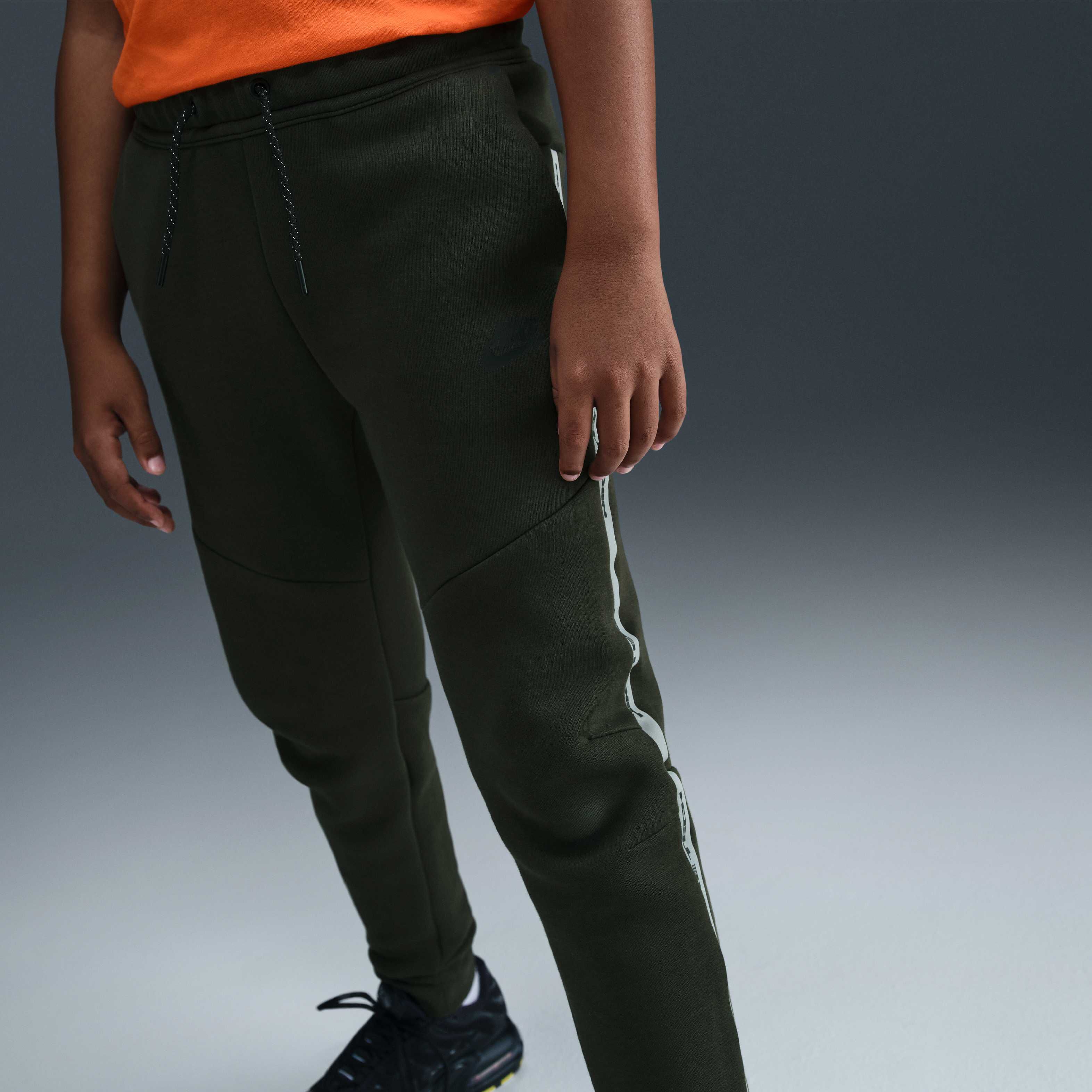 Nike Sportswear Tech Fleece image number 1
